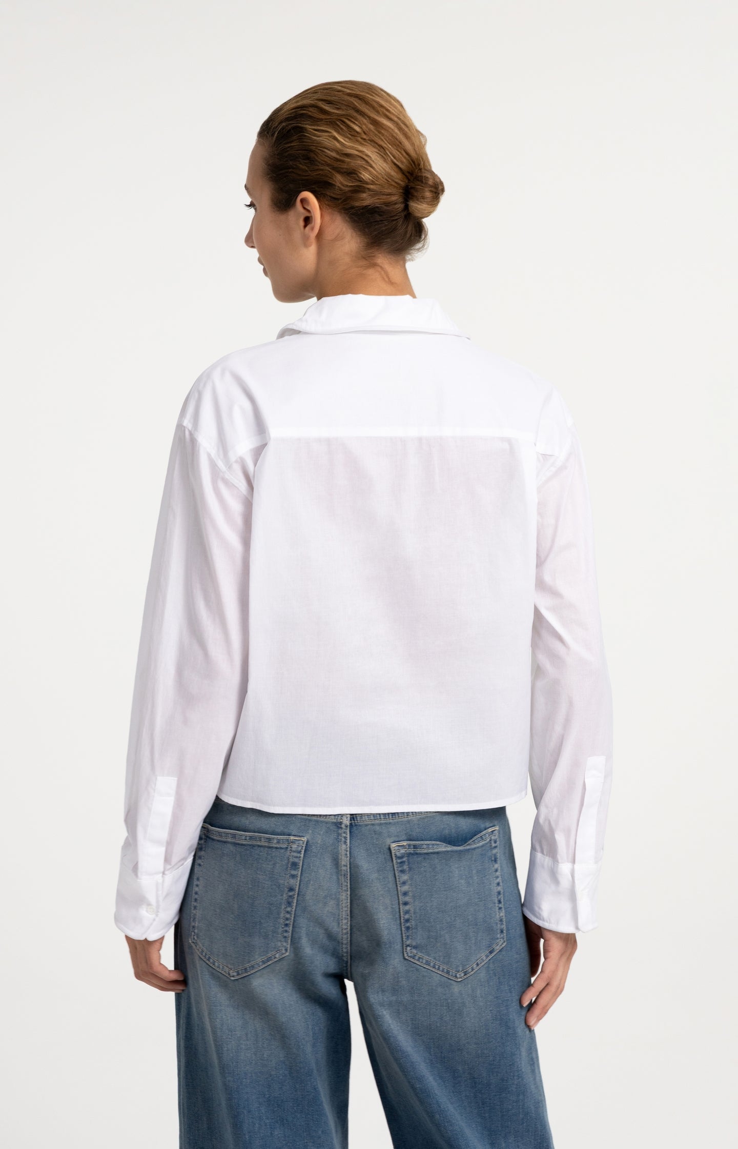 Cotton blouse with wired collar and cuffs