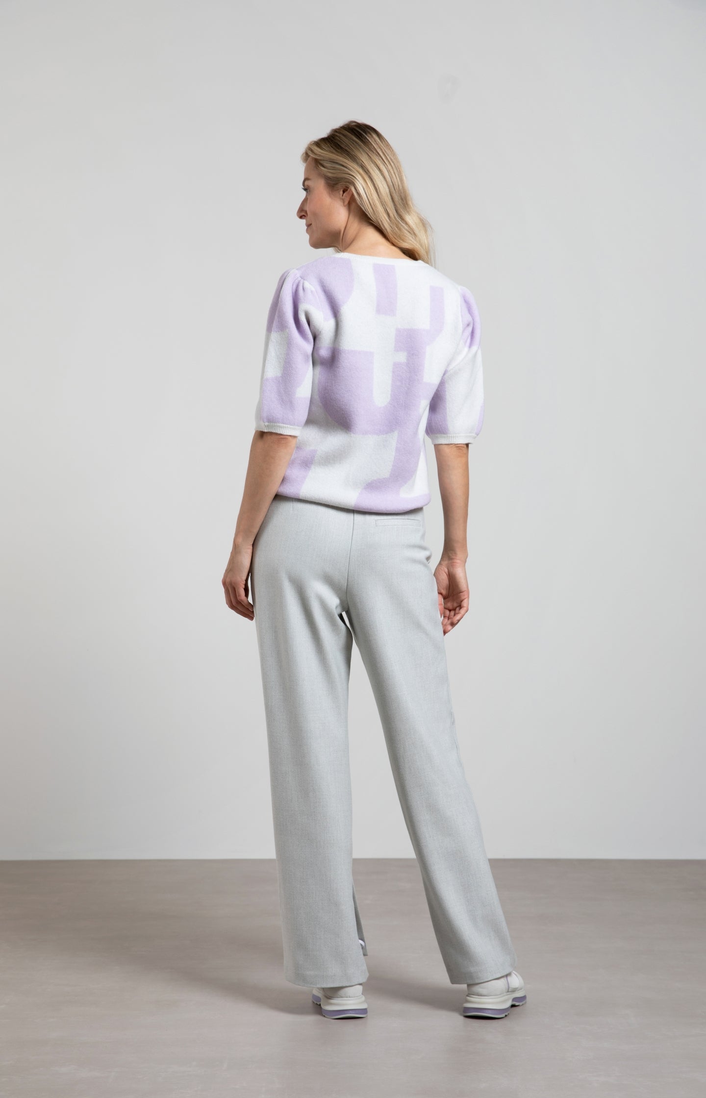 Crewneck sweater with half sleeves and jacquard print