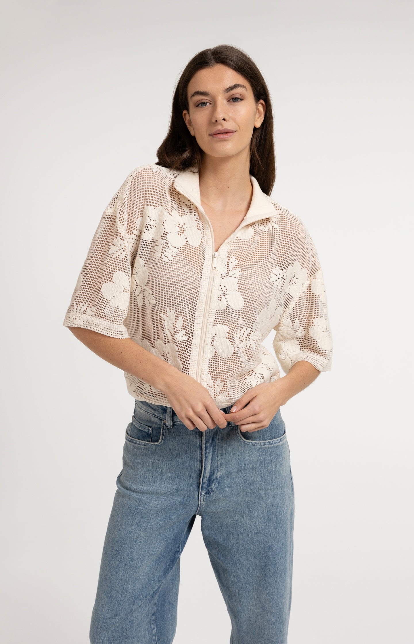 Crochet jacket with floral pattern and short sleeves - Type: lookbook