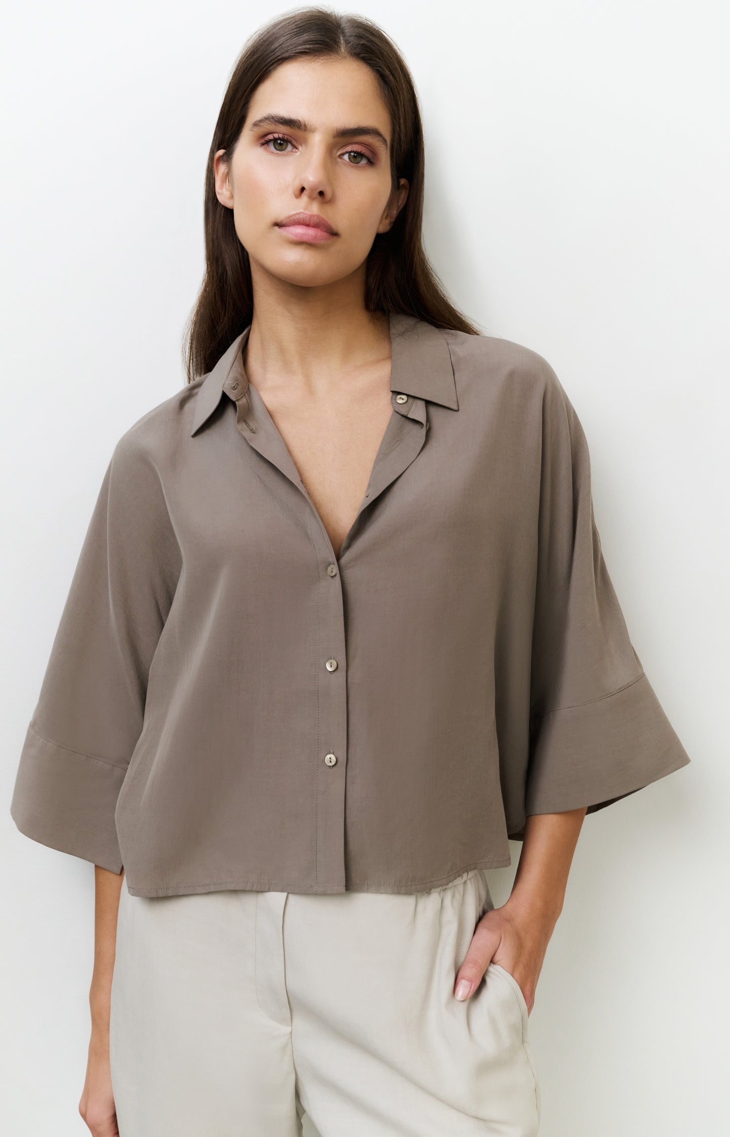 Cropped loose-fit blouse with wide sleeves