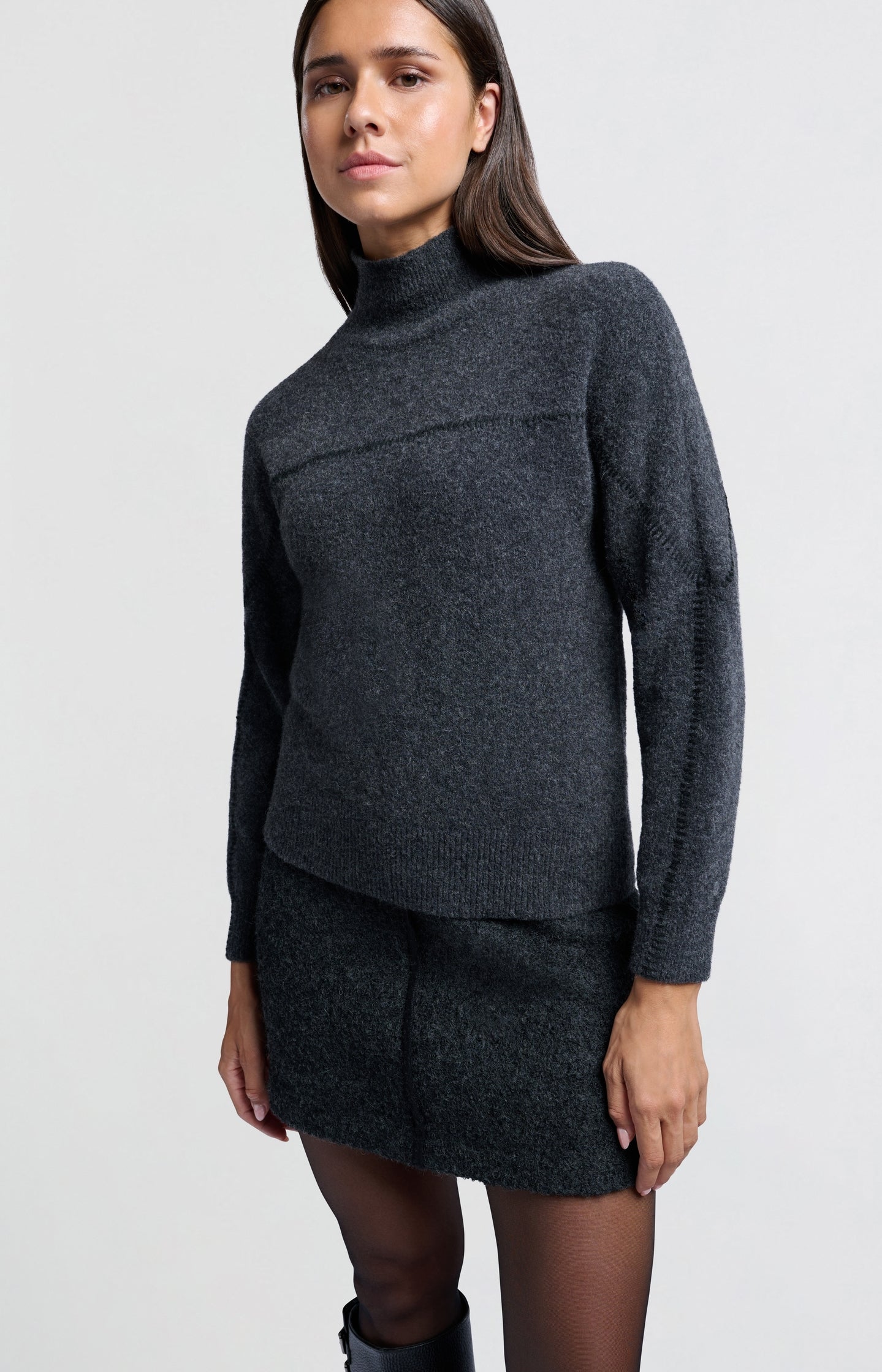 Dark mini skirt in wool mix with seam detail