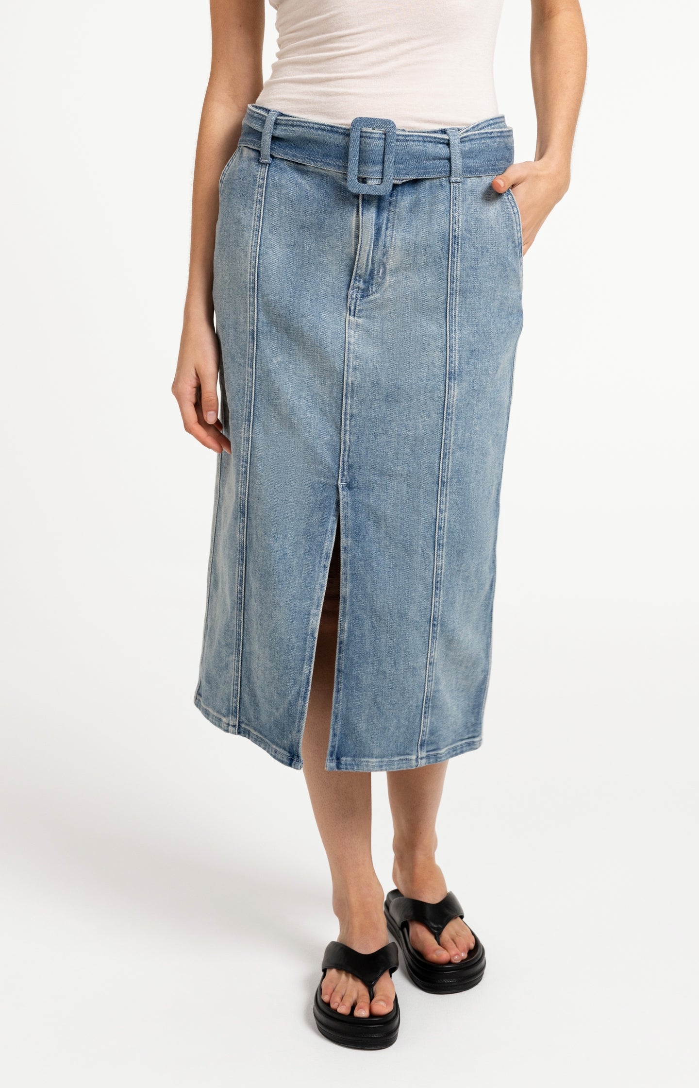 Denim midi skirt with belt and slit