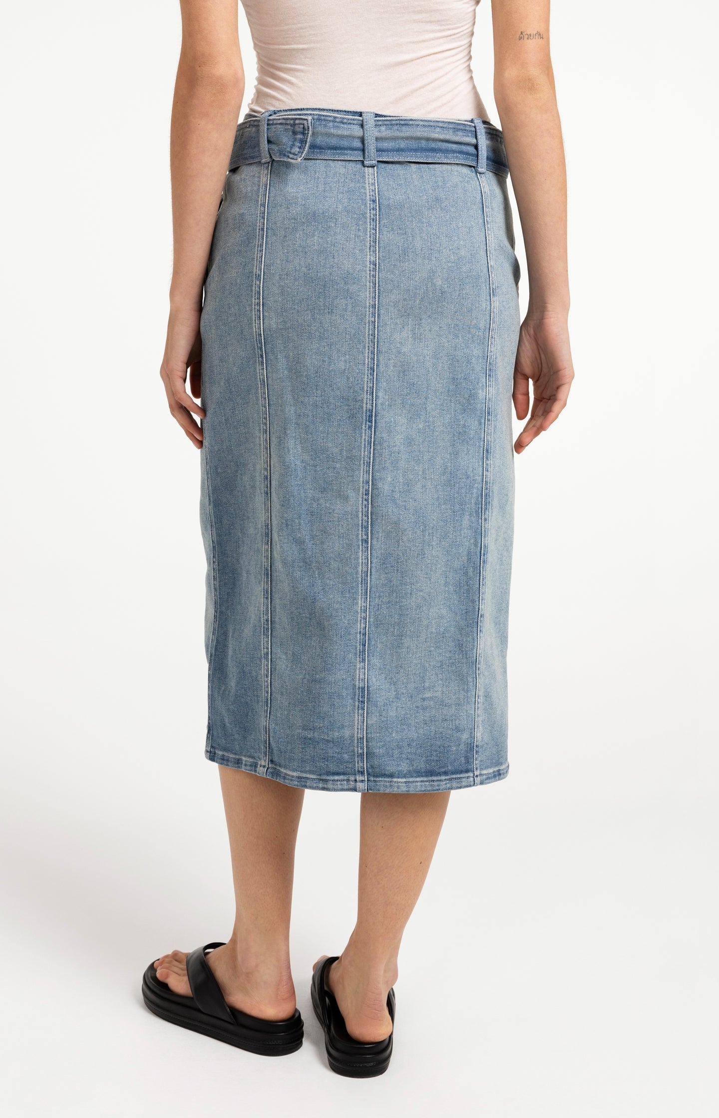 Denim midi skirt with belt and slit
