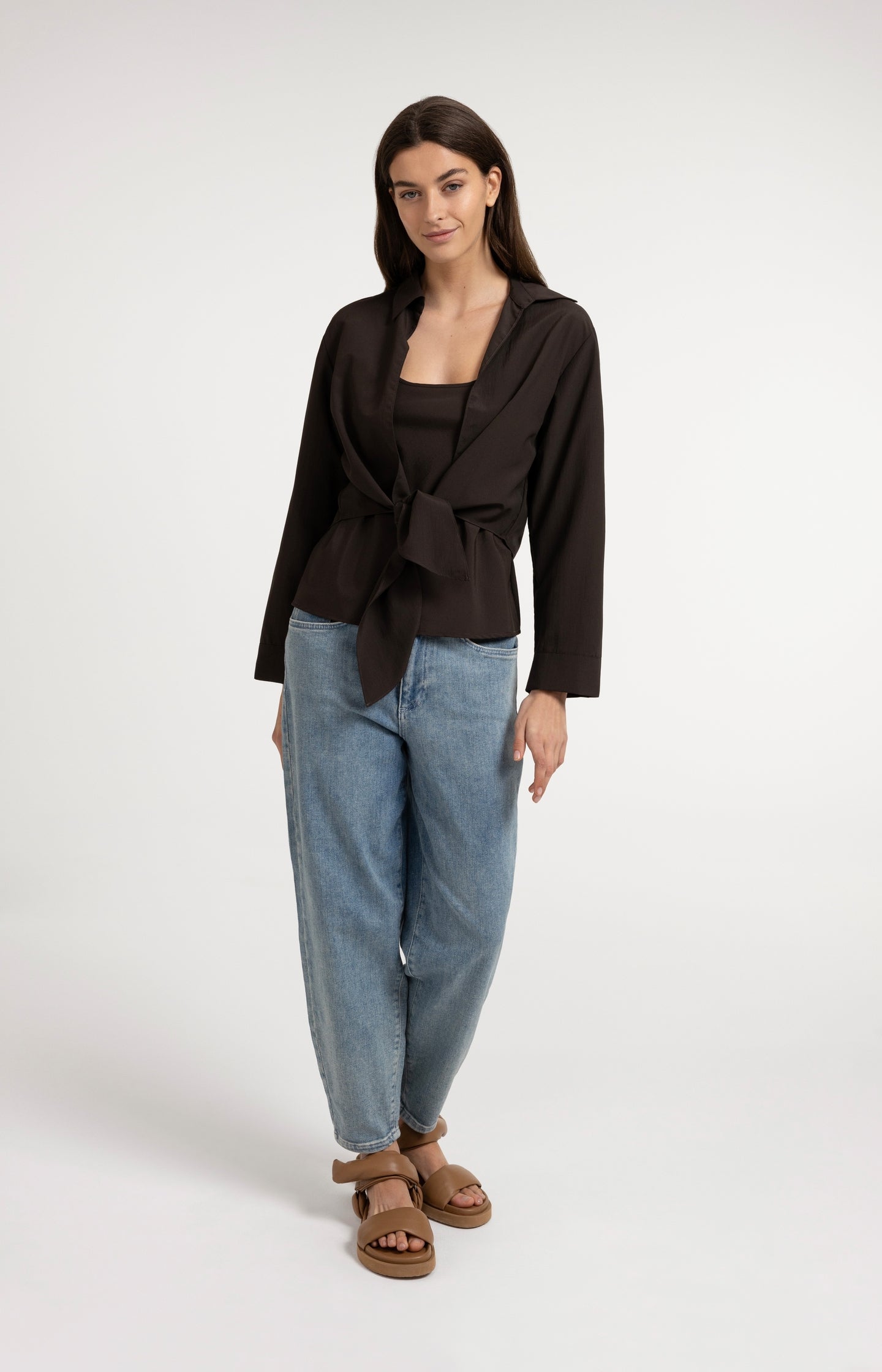 Denim trousers with loose fit - Type: video