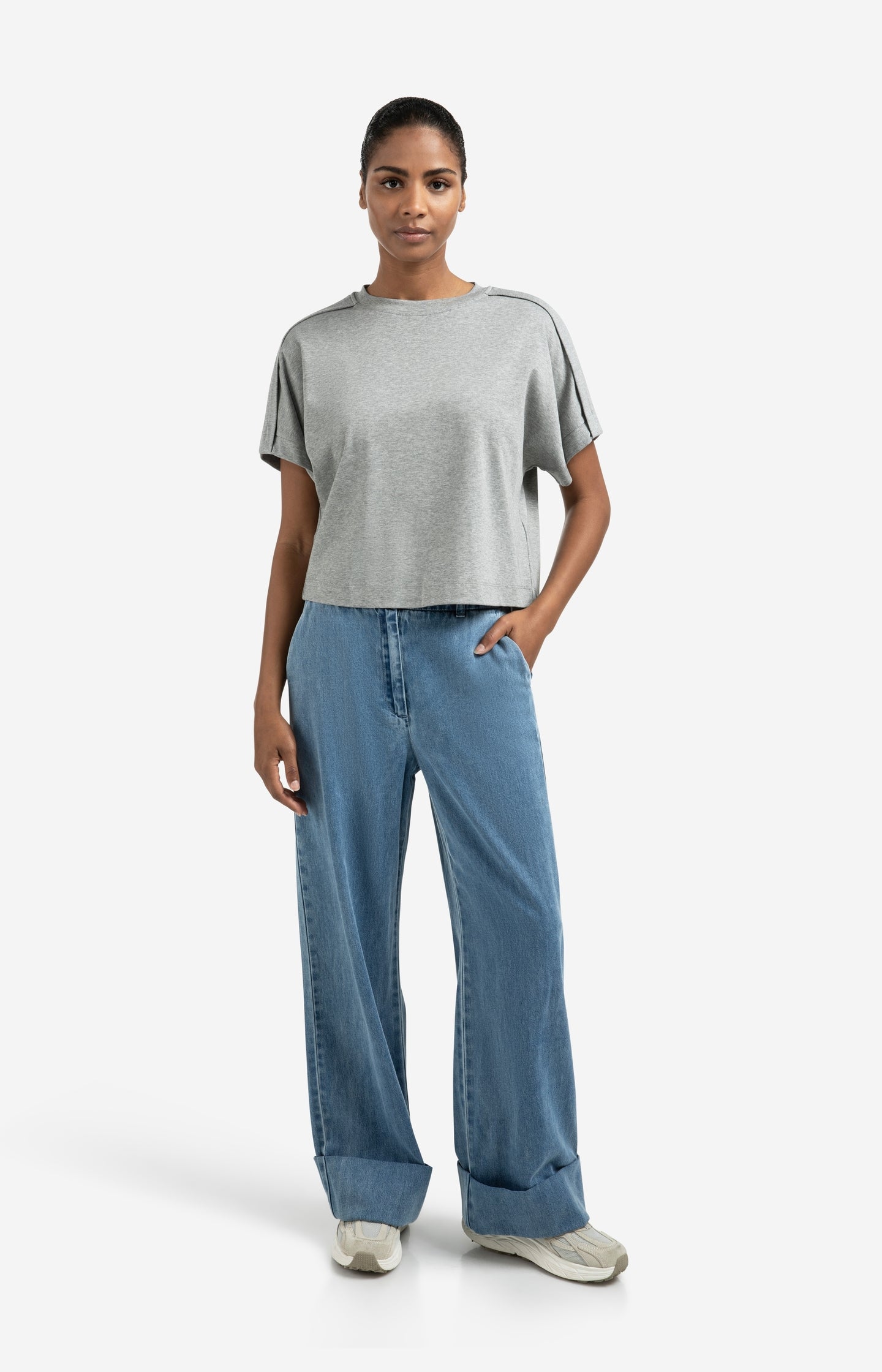 Denim trousers with turn-ups and elastic waistband (L32)
