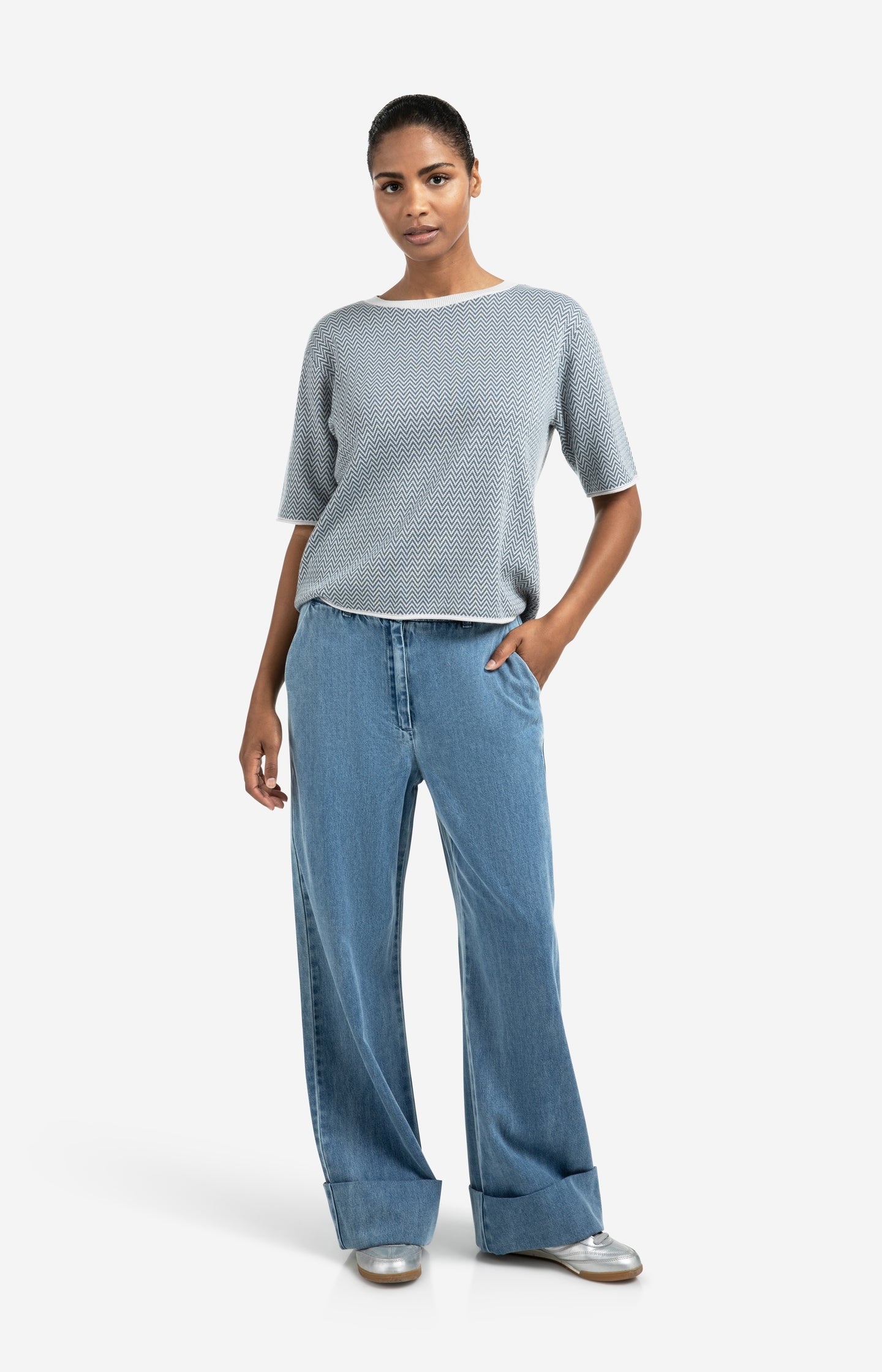 Denim trousers with turn-ups and elastic waistband (L32)