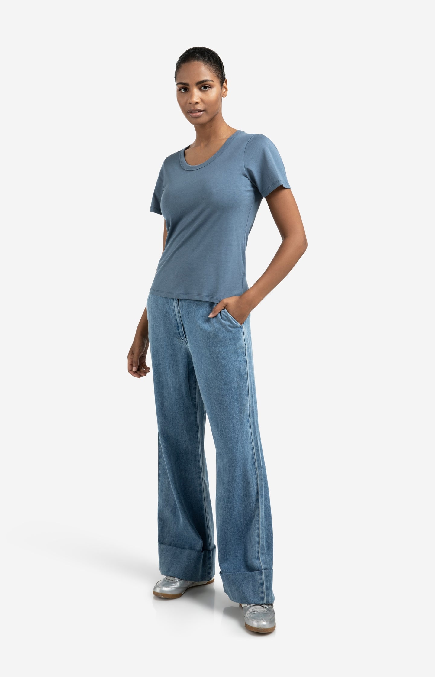 Denim trousers with turn-ups and elastic waistband (L32)