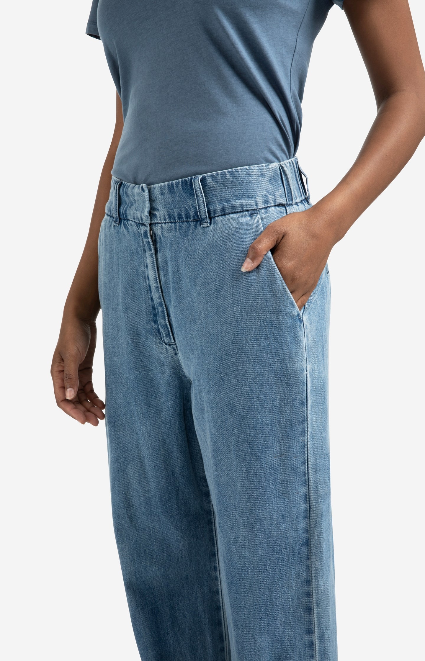 Denim trousers with turn-ups and elastic waistband (L32)