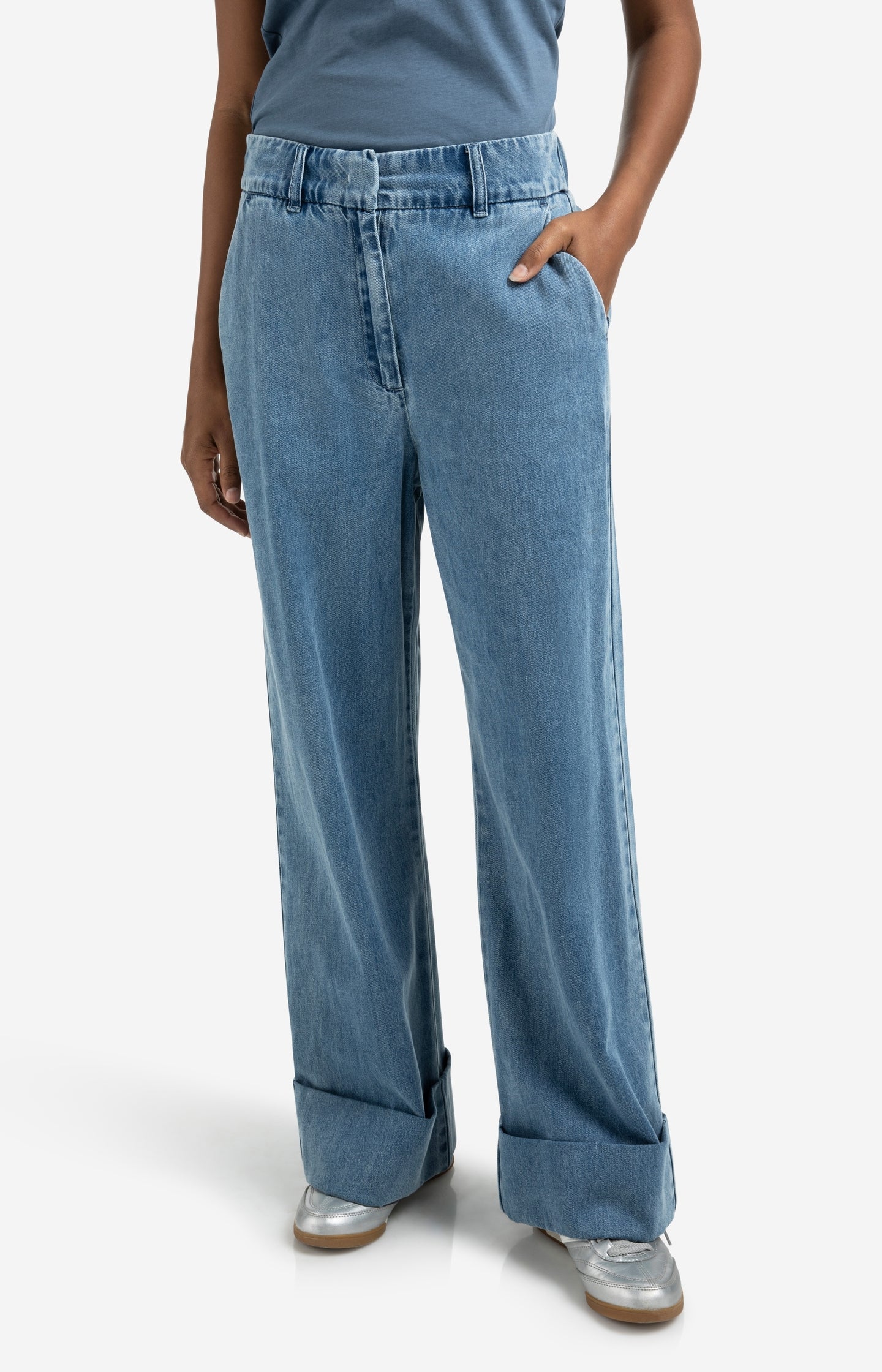 Denim trousers with turn-ups and elastic waistband (L32)