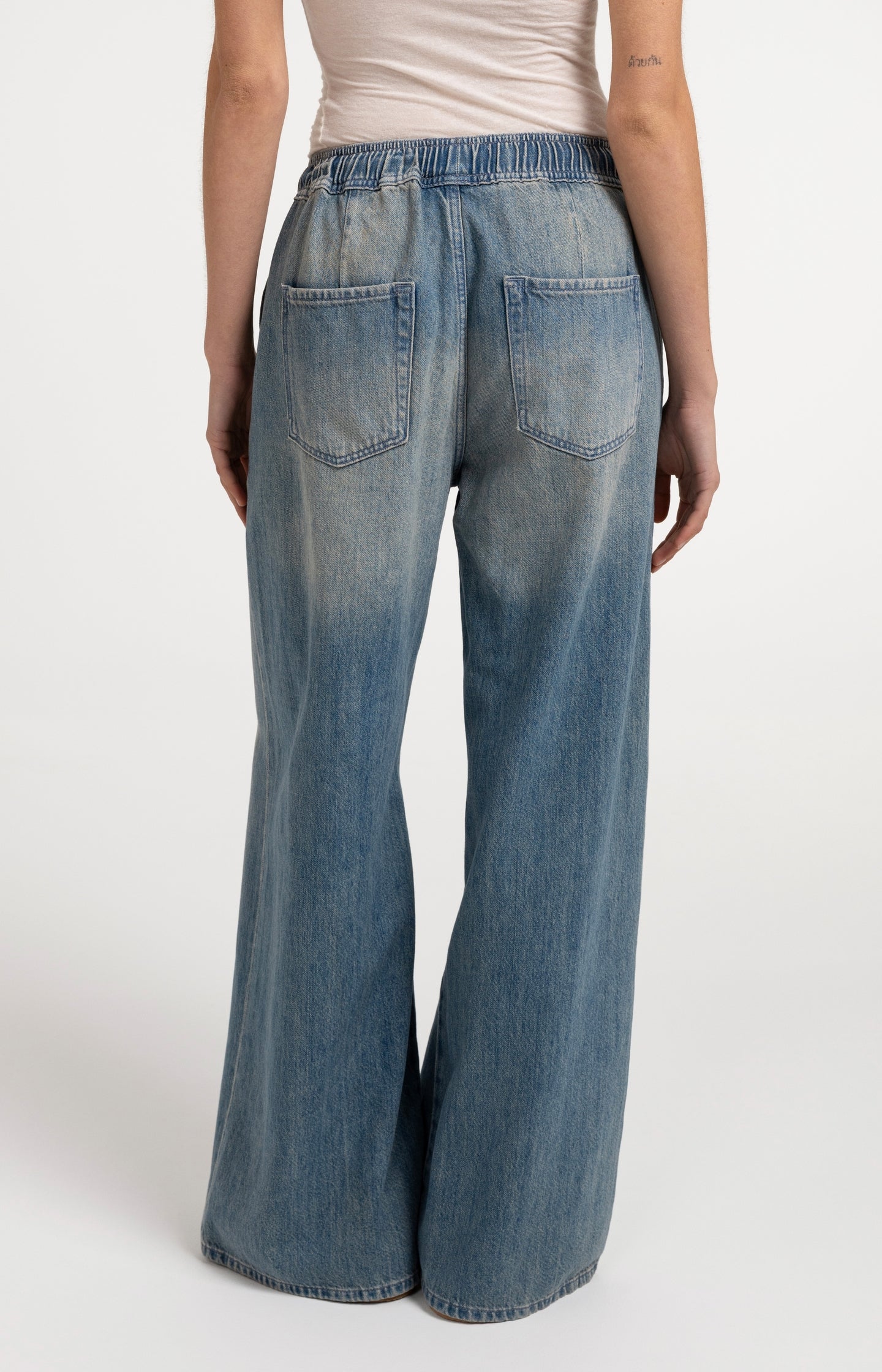 Denim trousers with wide legs and drawstring - Type: video