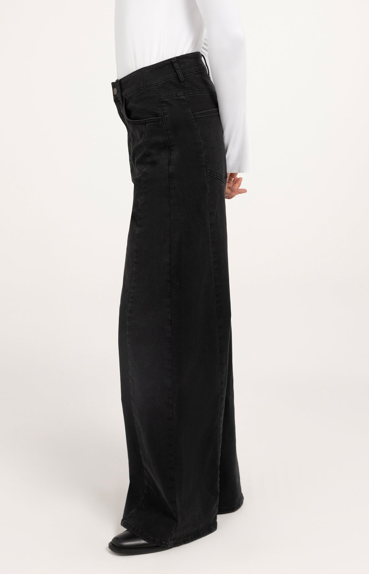 Denim with high waist and wide legs - L32 - Black
