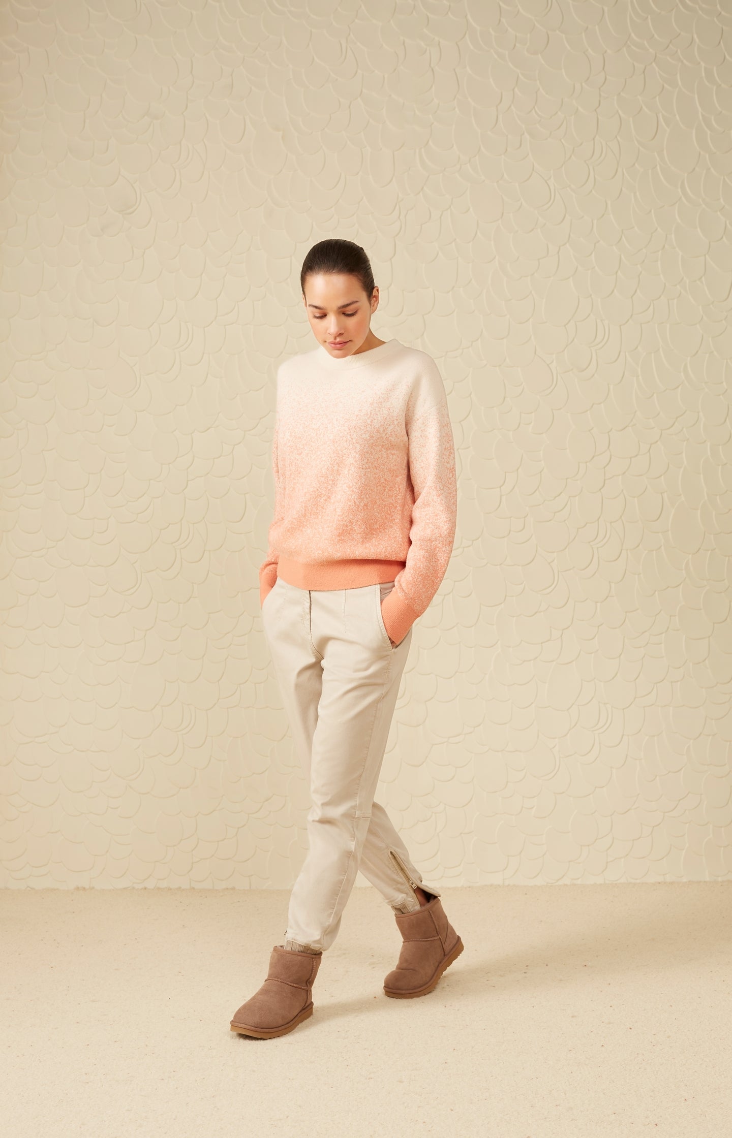 Dip dye sweater with crewneck and long sleeves