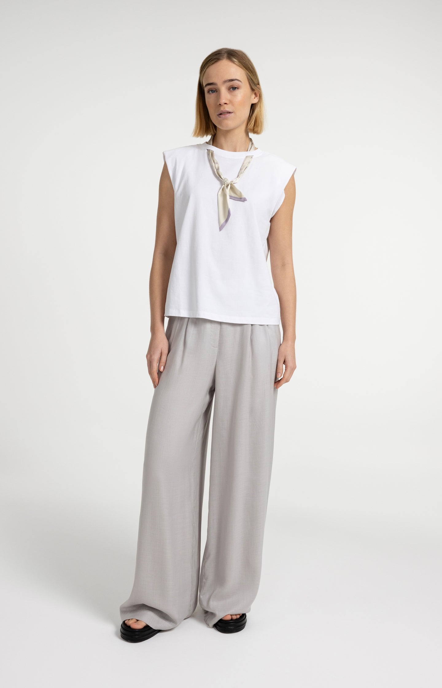 Double-layer sleeveless top with scarf