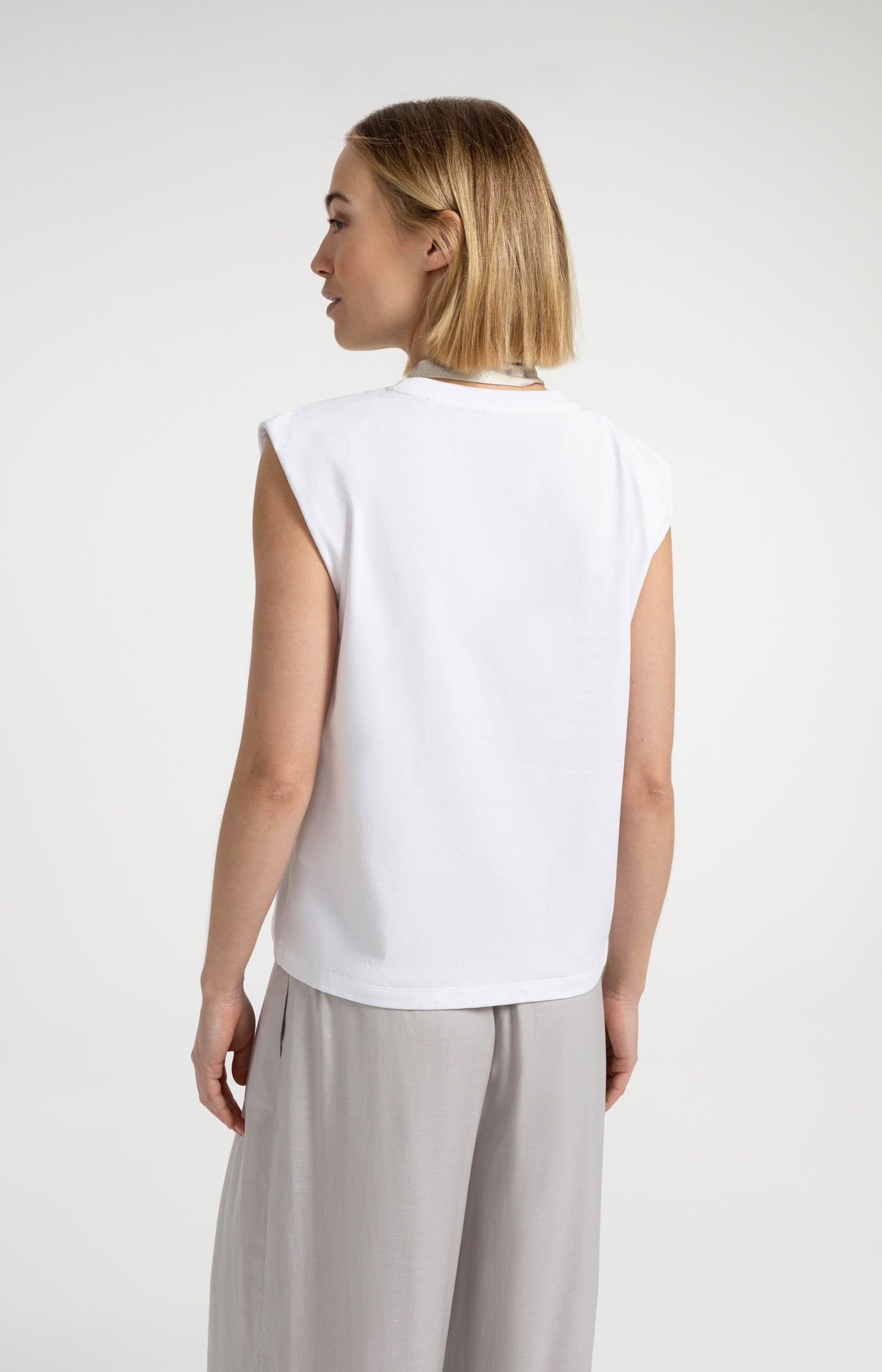 Double-layer sleeveless top with scarf
