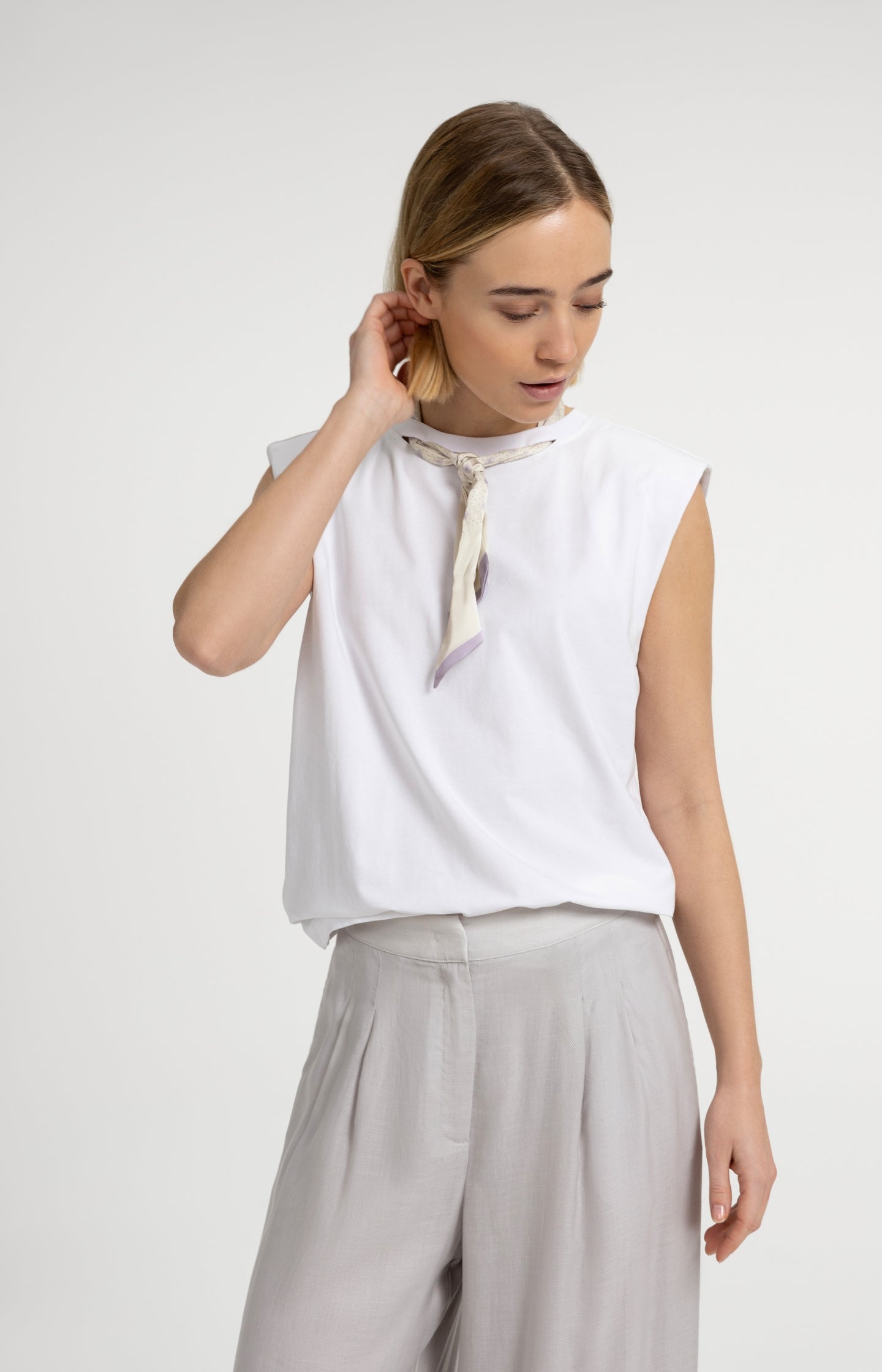 Double-layer sleeveless top with scarf