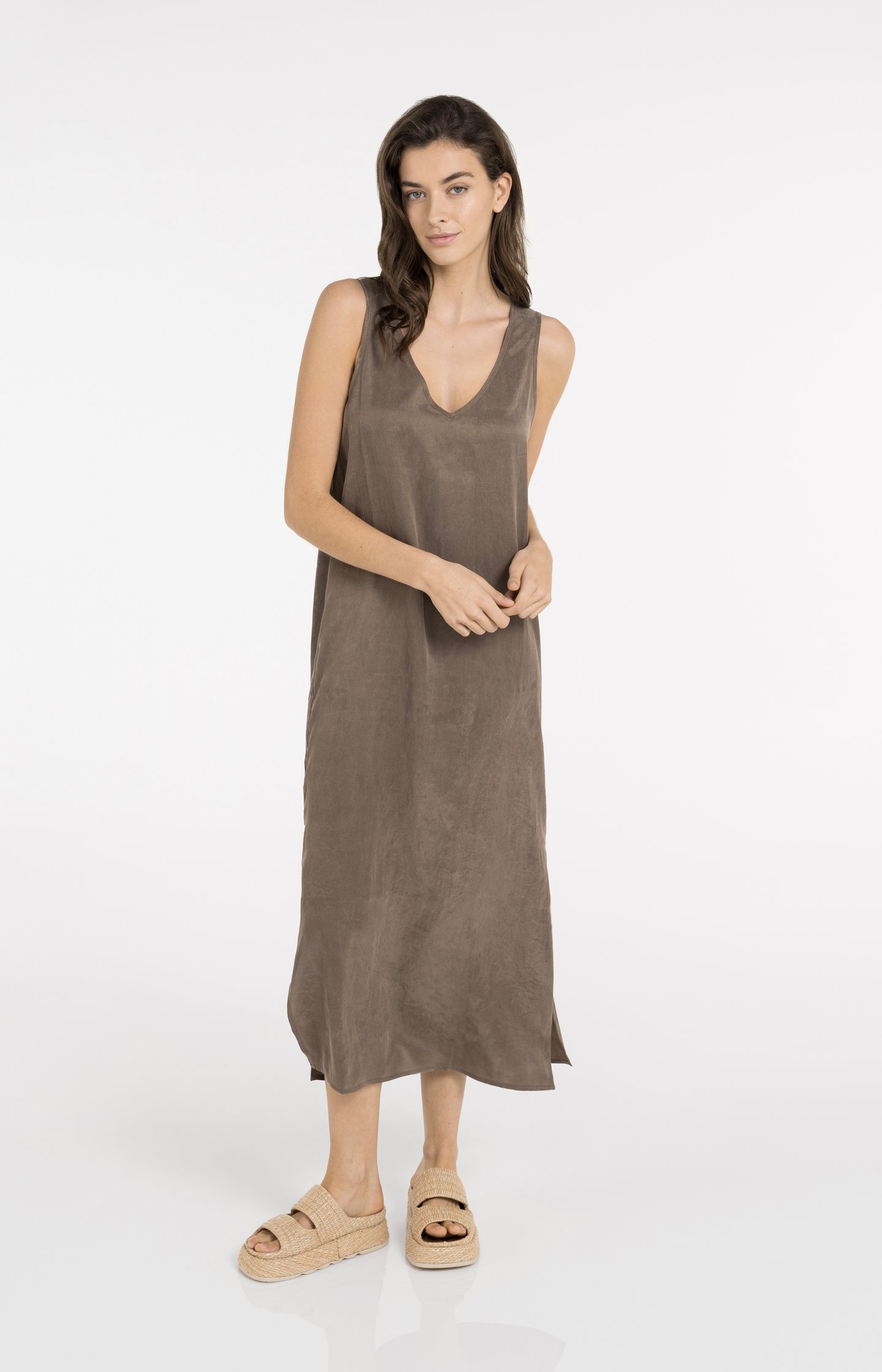 Dress with crinkle texture and V-neck