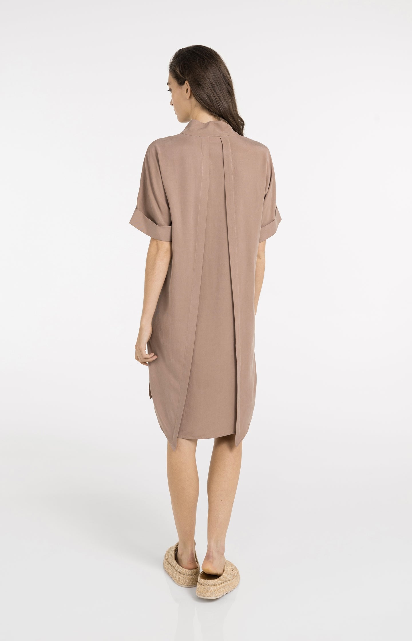 Dress with short sleeves and polo collar