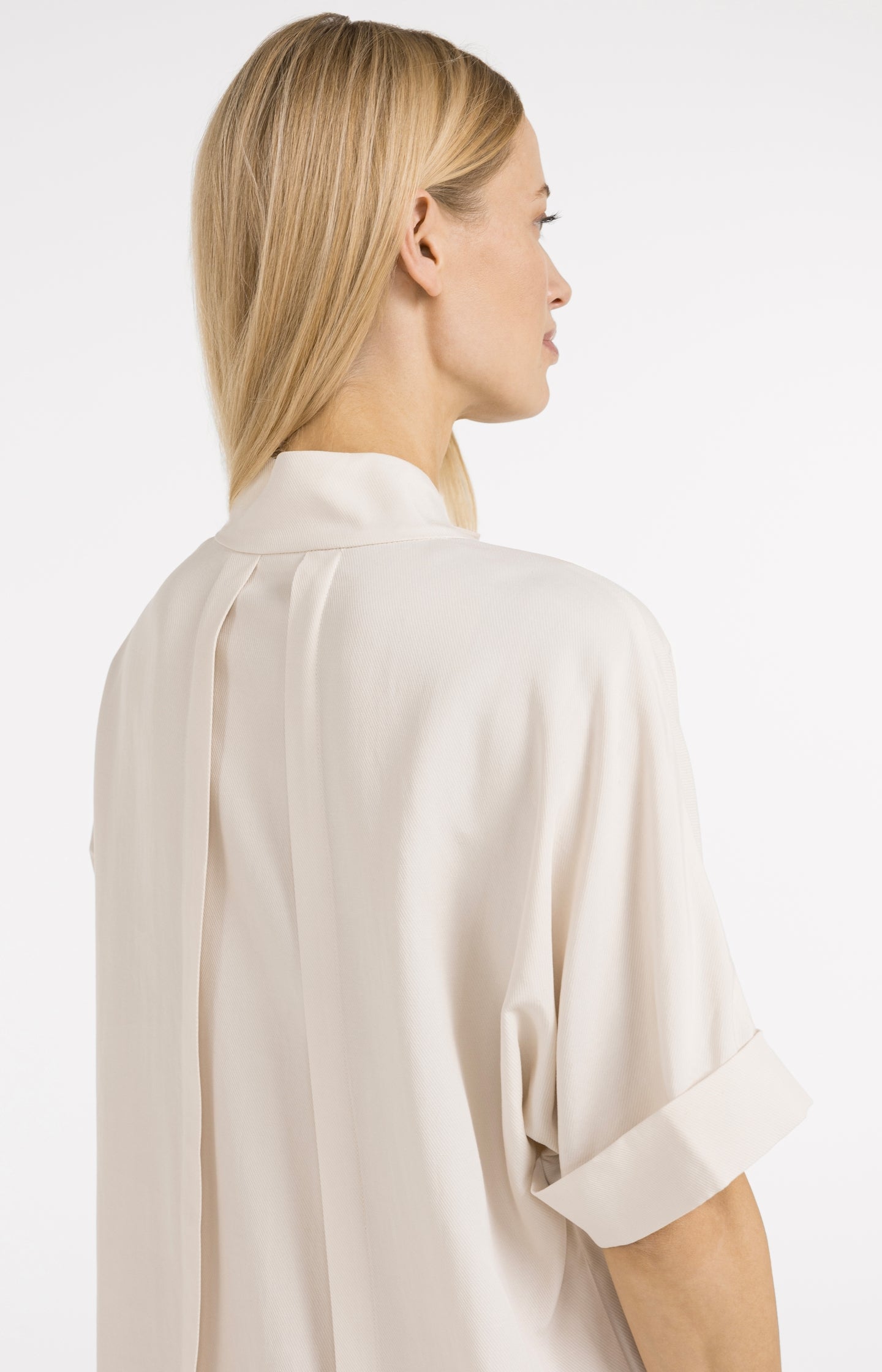 Dress with short sleeves and polo collar
