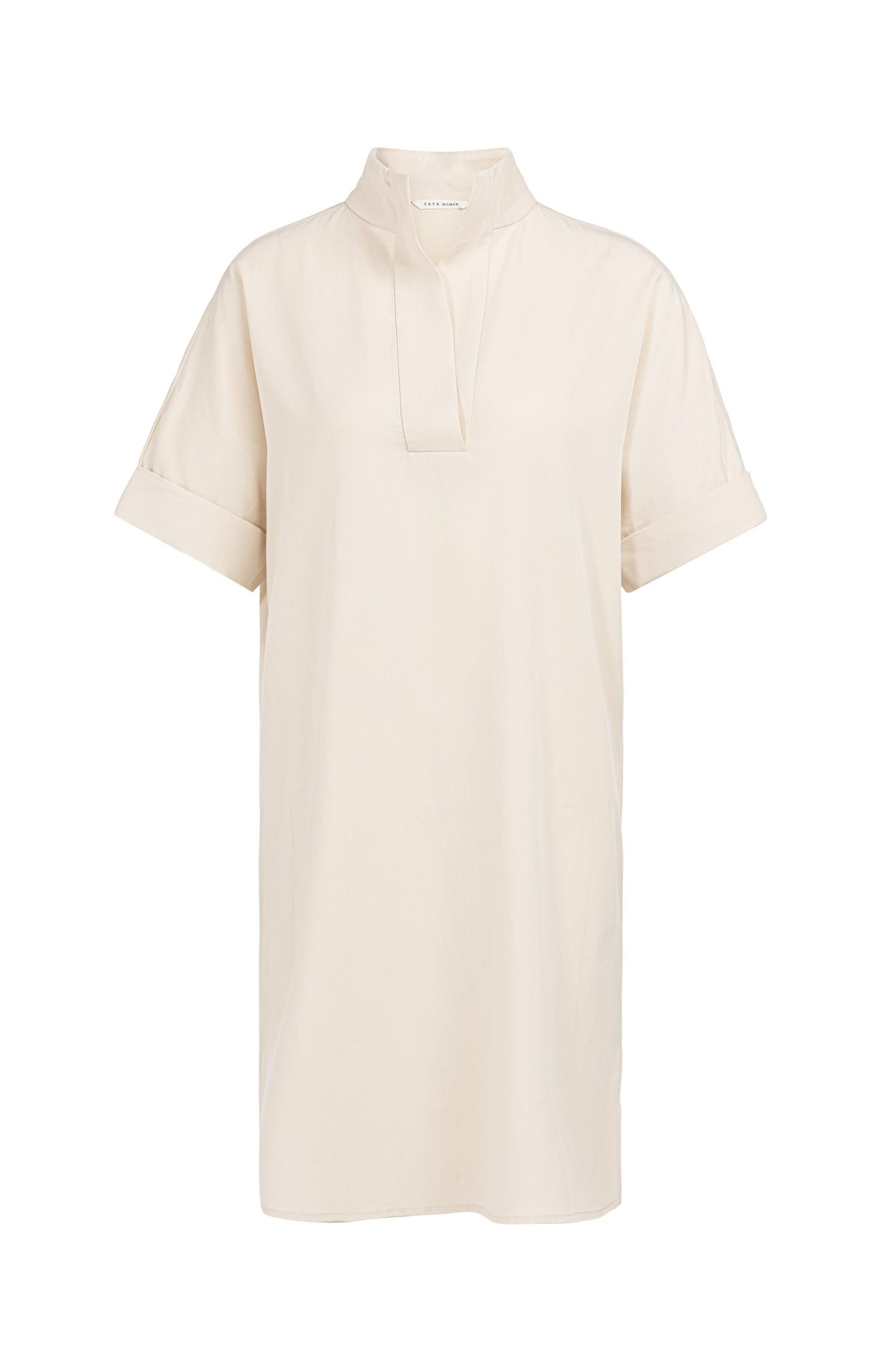 Dress with short sleeves and polo collar - Type: product