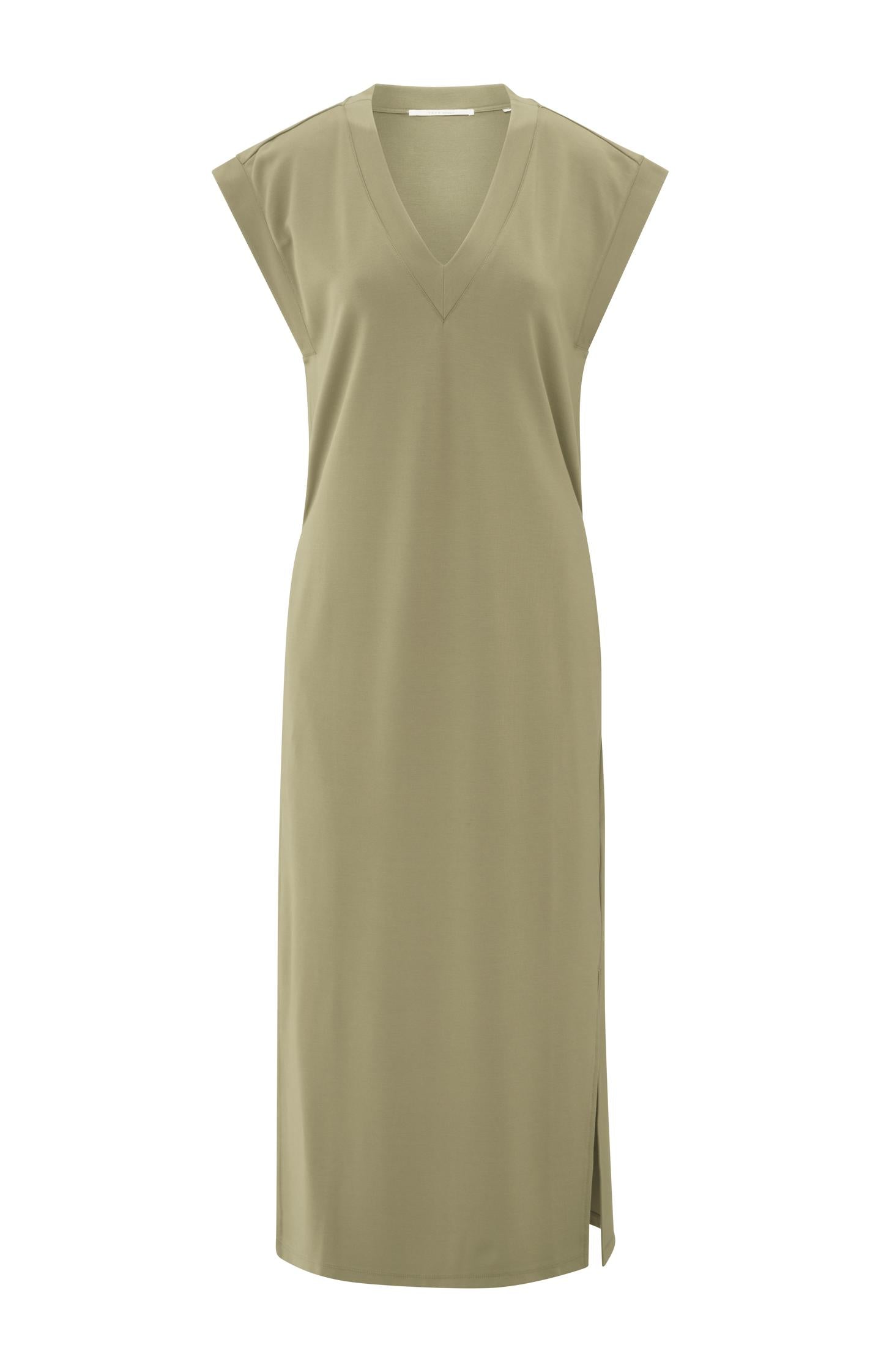 Dress with V-neck and tie belt