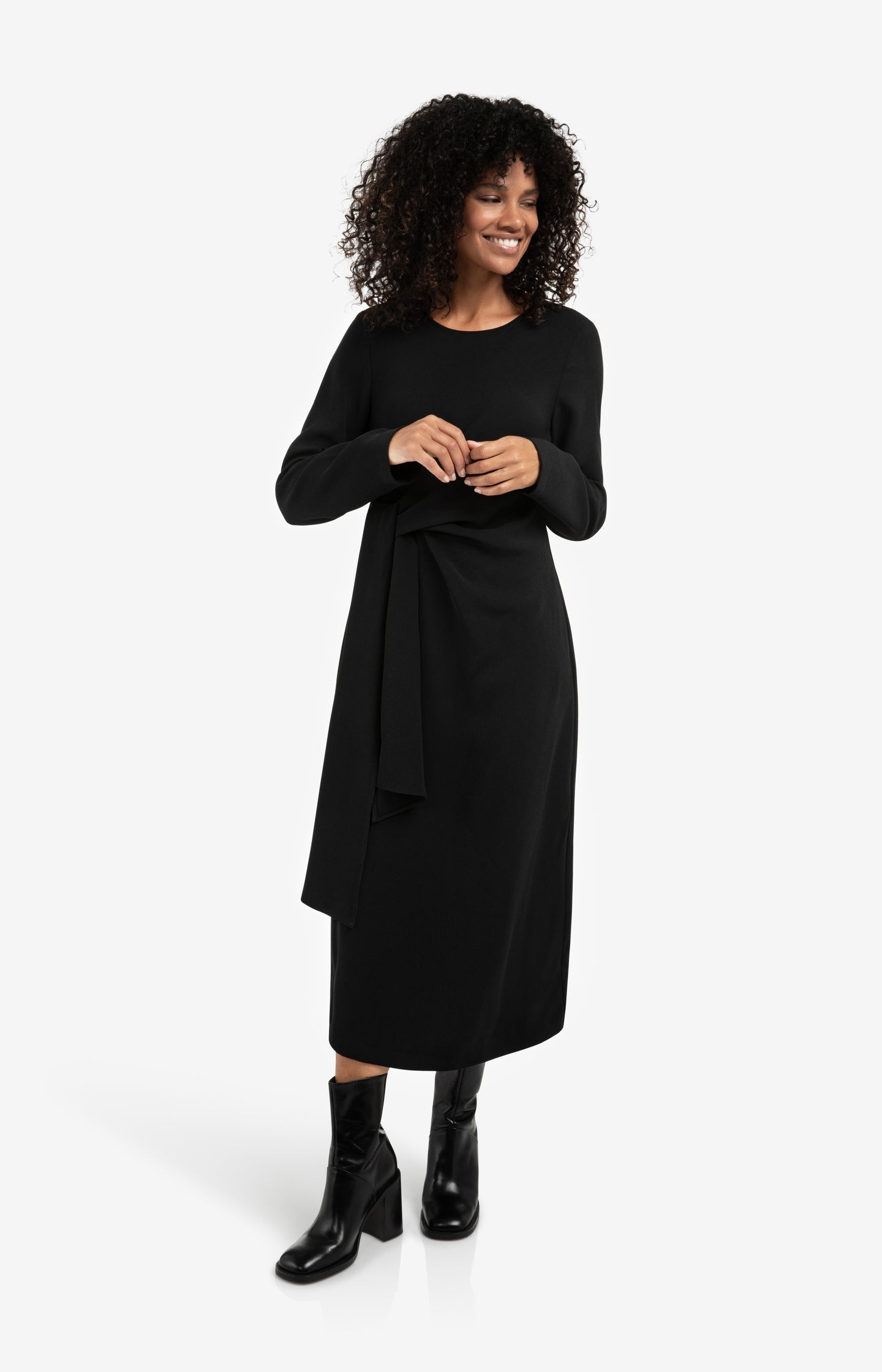Elegant long sleeve dress with front knot detail