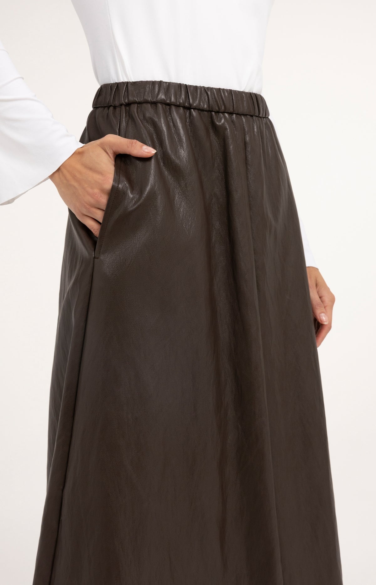 Faux leather midi skirt with pockets - Brown