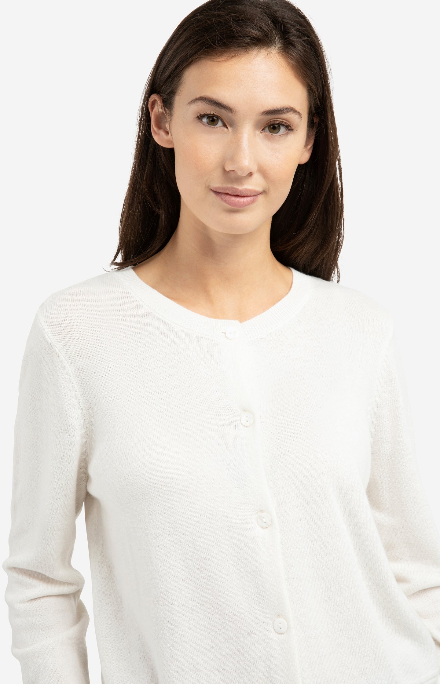 Fine knit cardigan with long sleeves and button closure