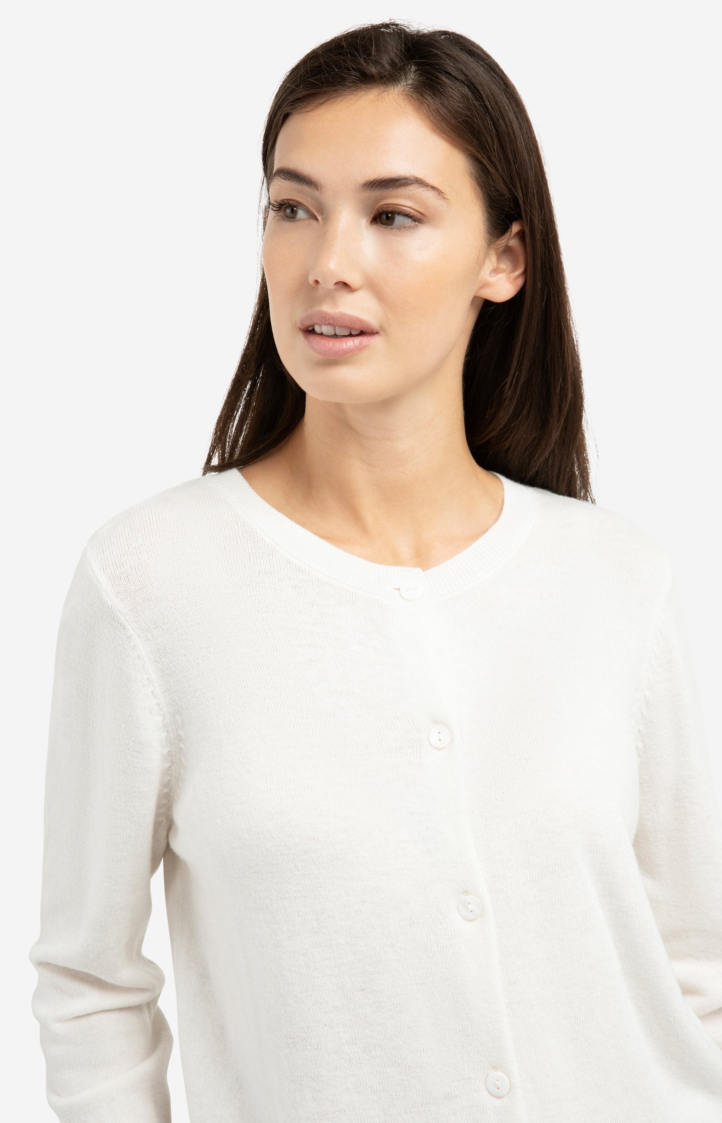 Fine knit cardigan with long sleeves and button closure