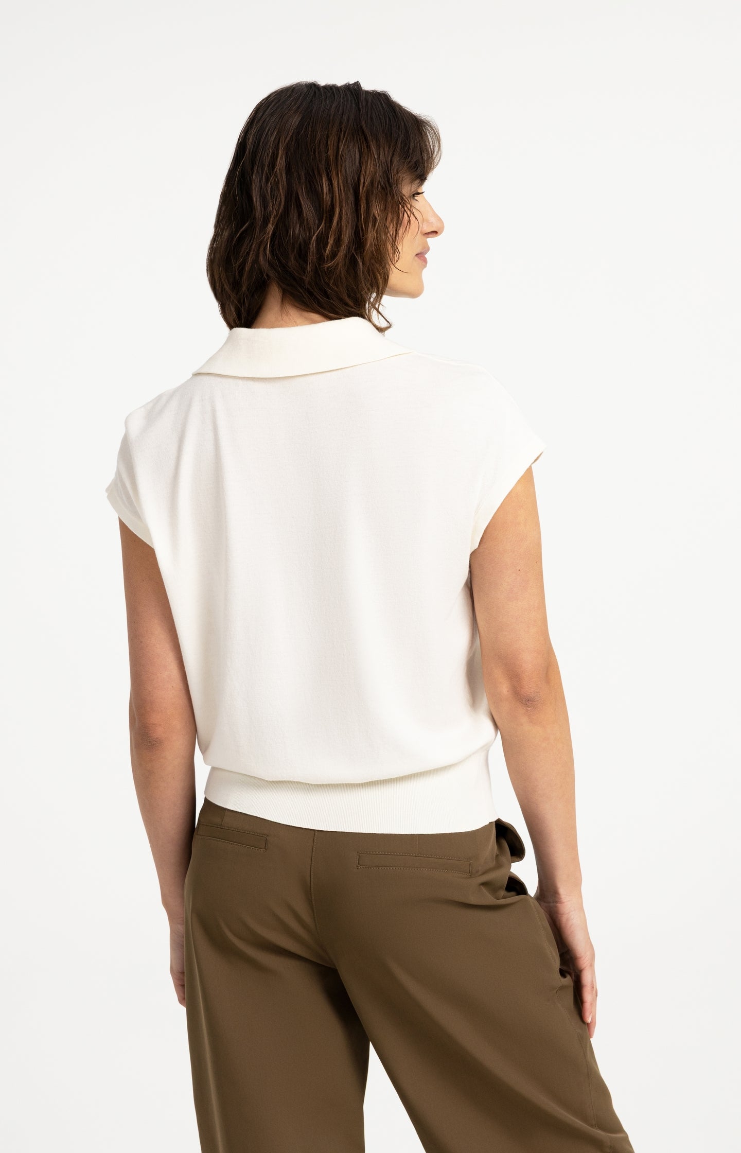 Fine-knit sleeveless polo