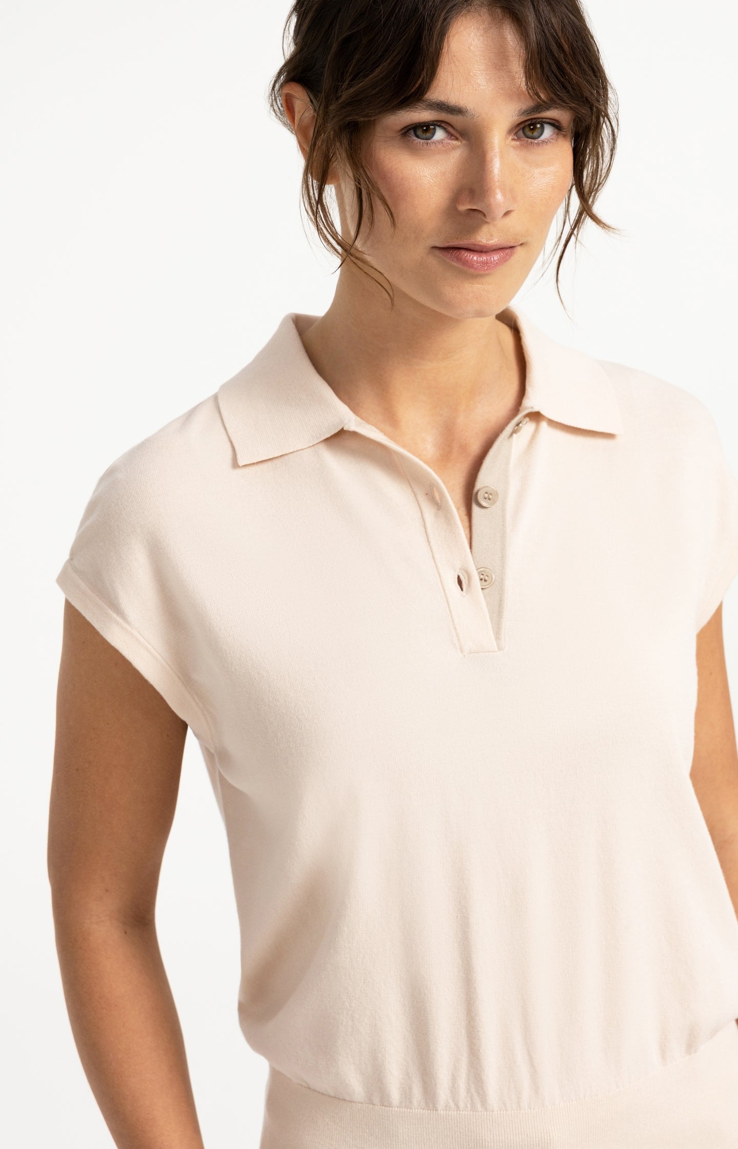 Fine-knit sleeveless polo