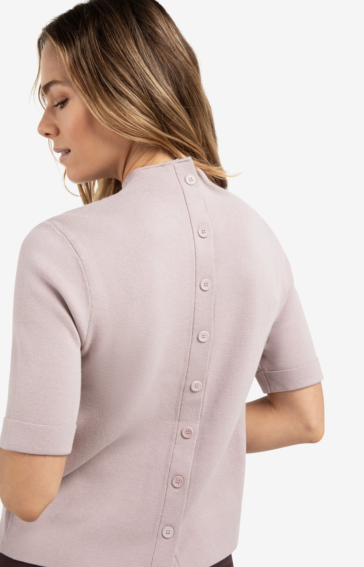 Fine knit sweater with back button detail and short sleeves - Type: lookbook