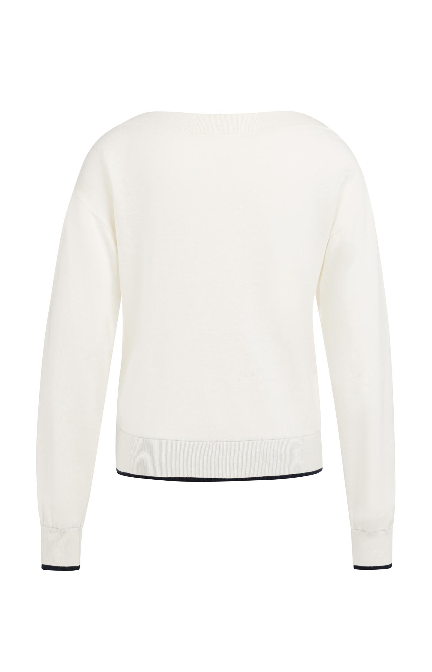 Fine knit sweater with boat neckline and long sleeves