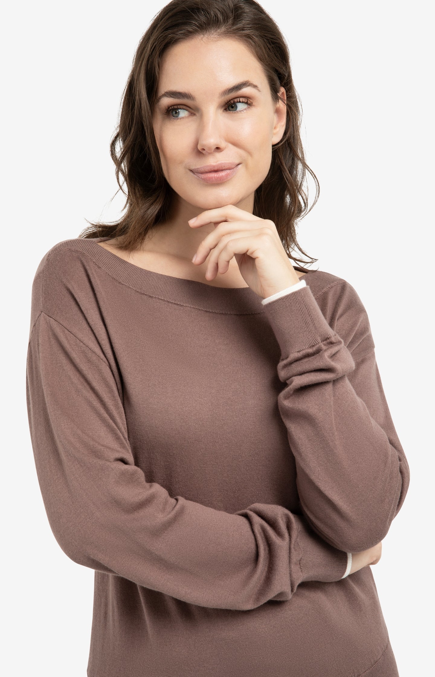 Fine knit sweater with boat neckline and long sleeves - Type: lookbook