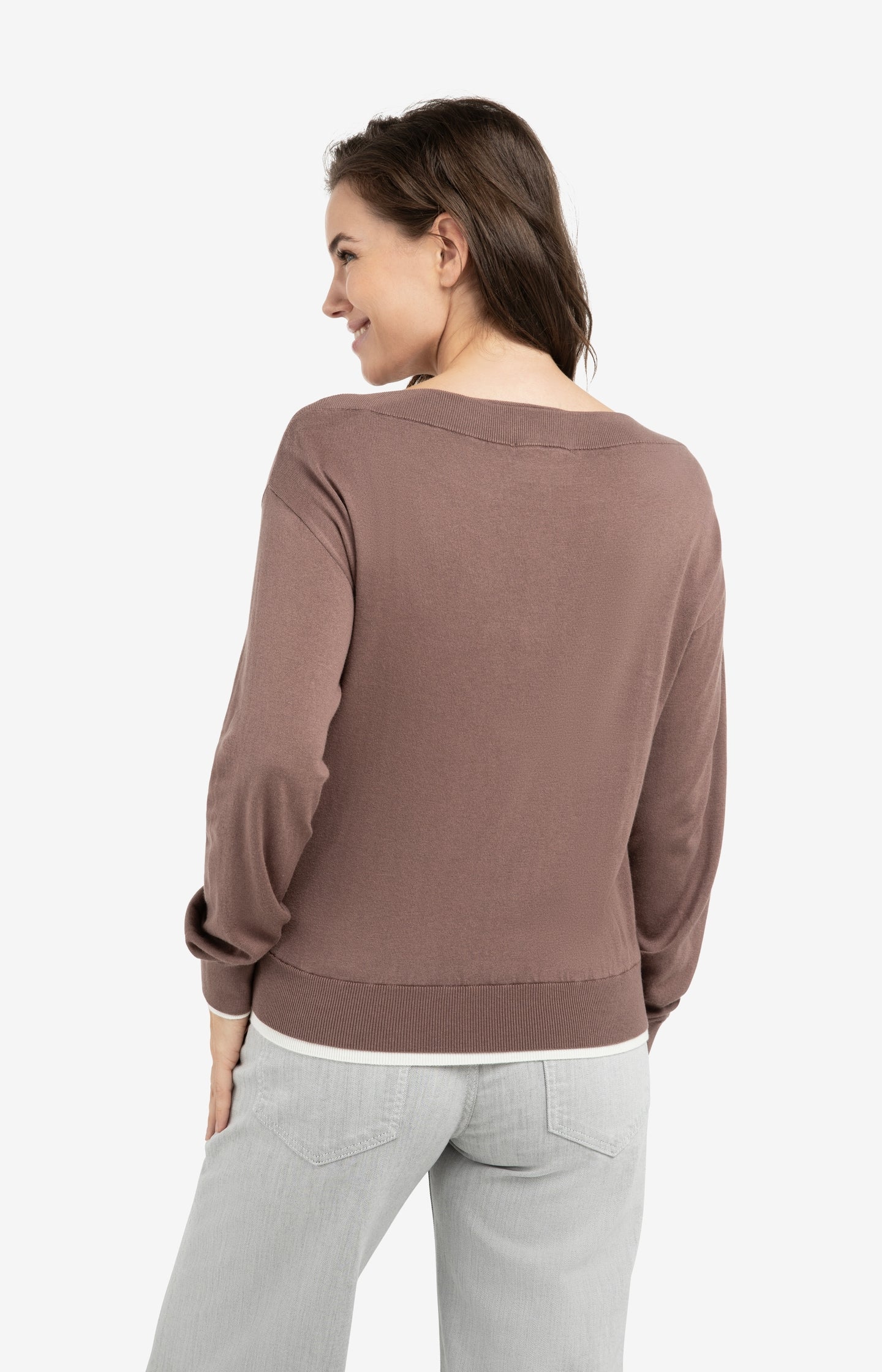 Fine knit sweater with boat neckline and long sleeves - Type: lookbook
