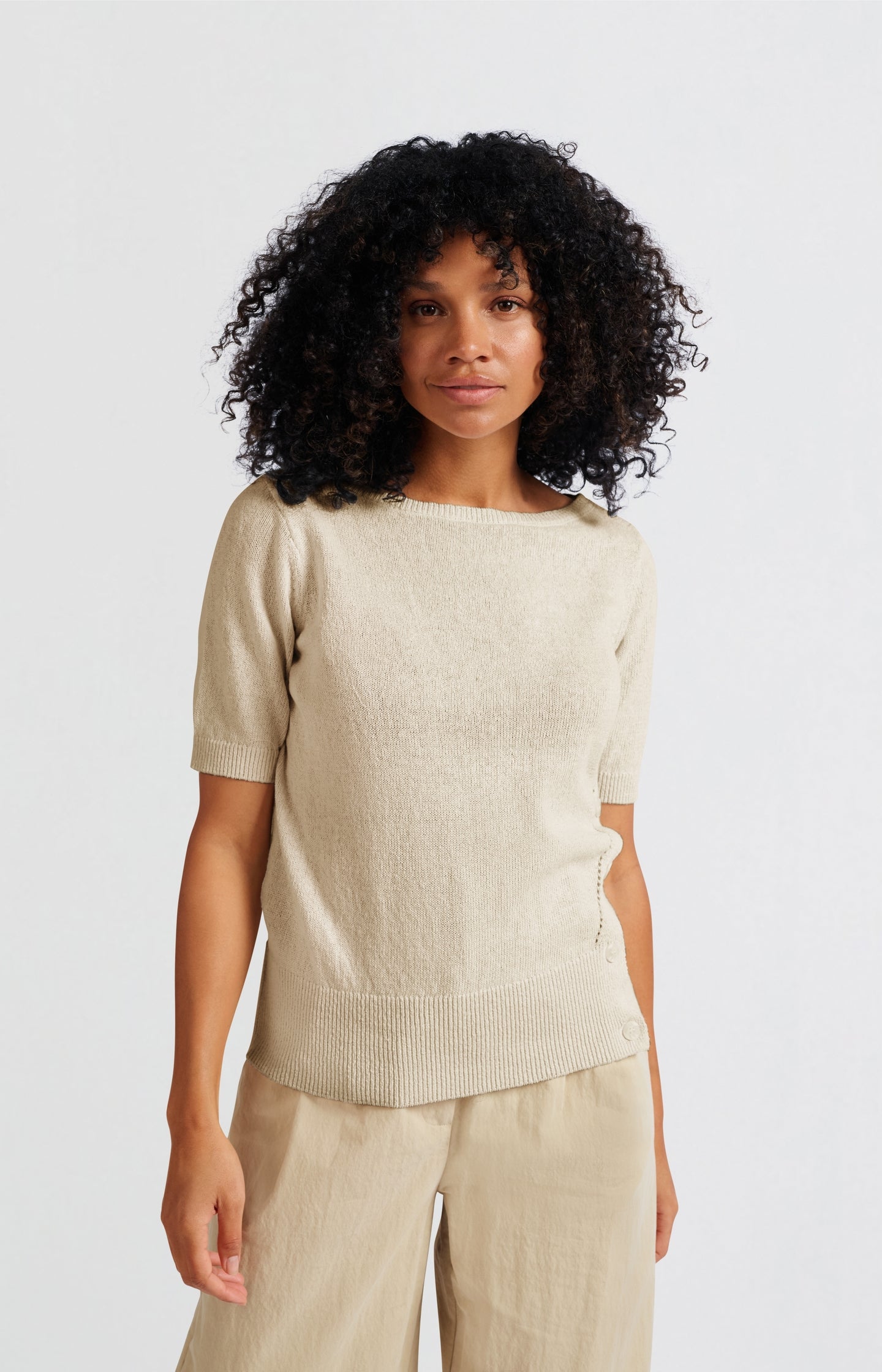 Fine knit sweater with boat neckline and short sleeves
