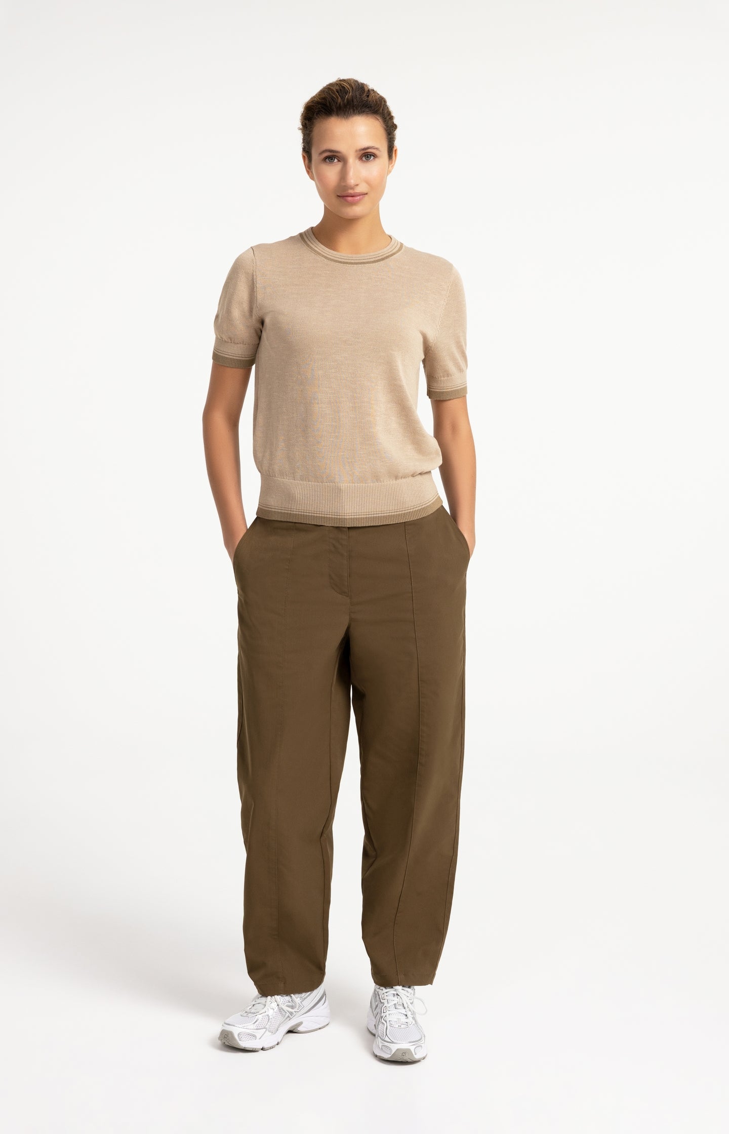 Fine-knit sweater with short sleeves and contrast trims