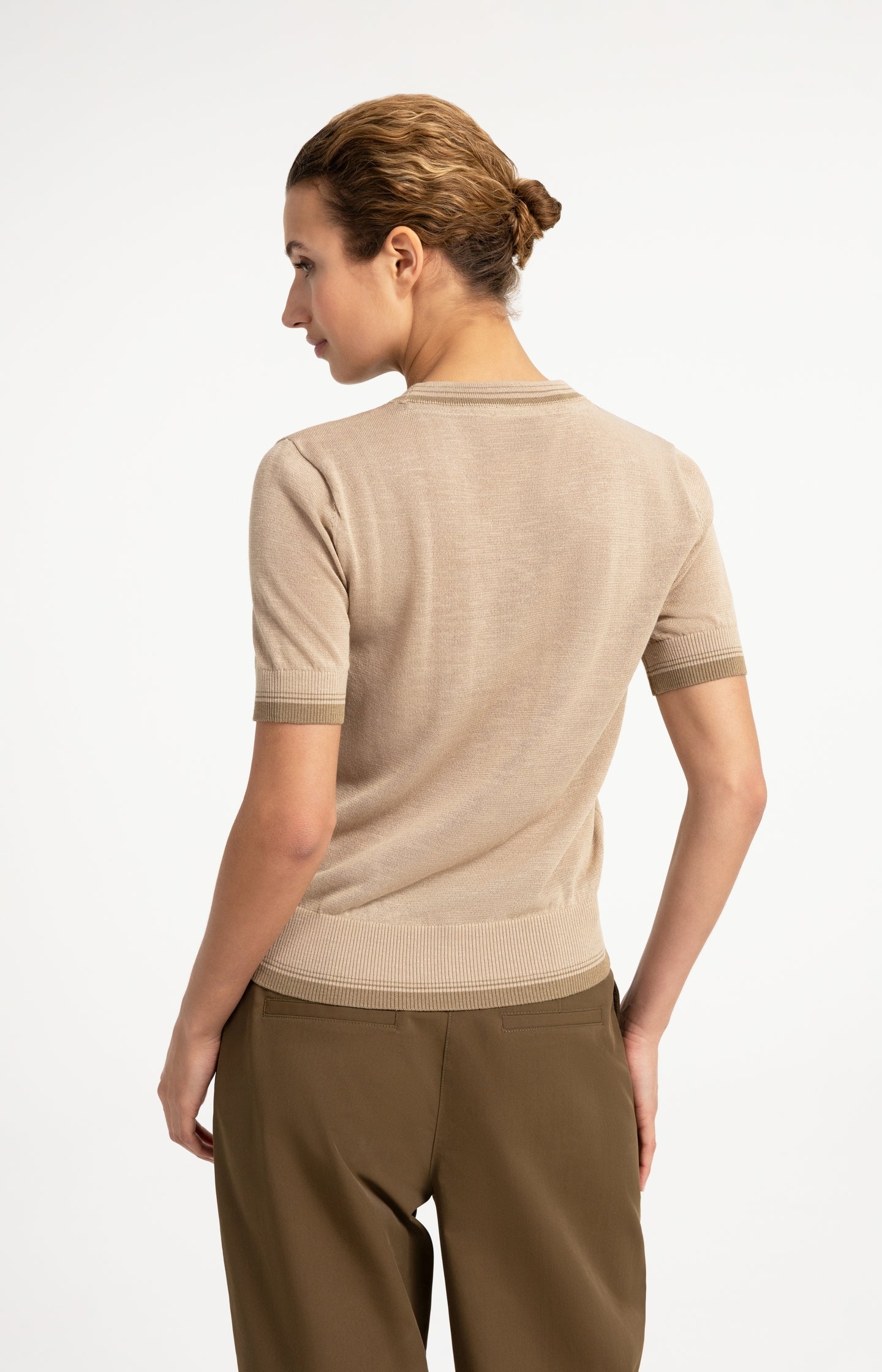 Fine-knit sweater with short sleeves and contrast trims