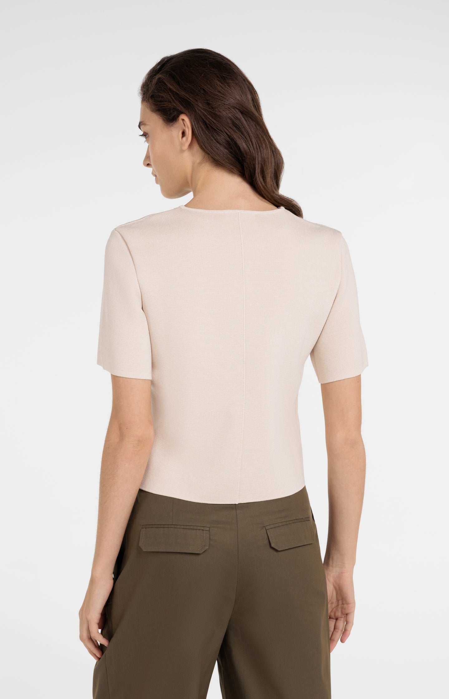 Fine knitted gilet with V-neck and slanted button closure - Type: lookbook