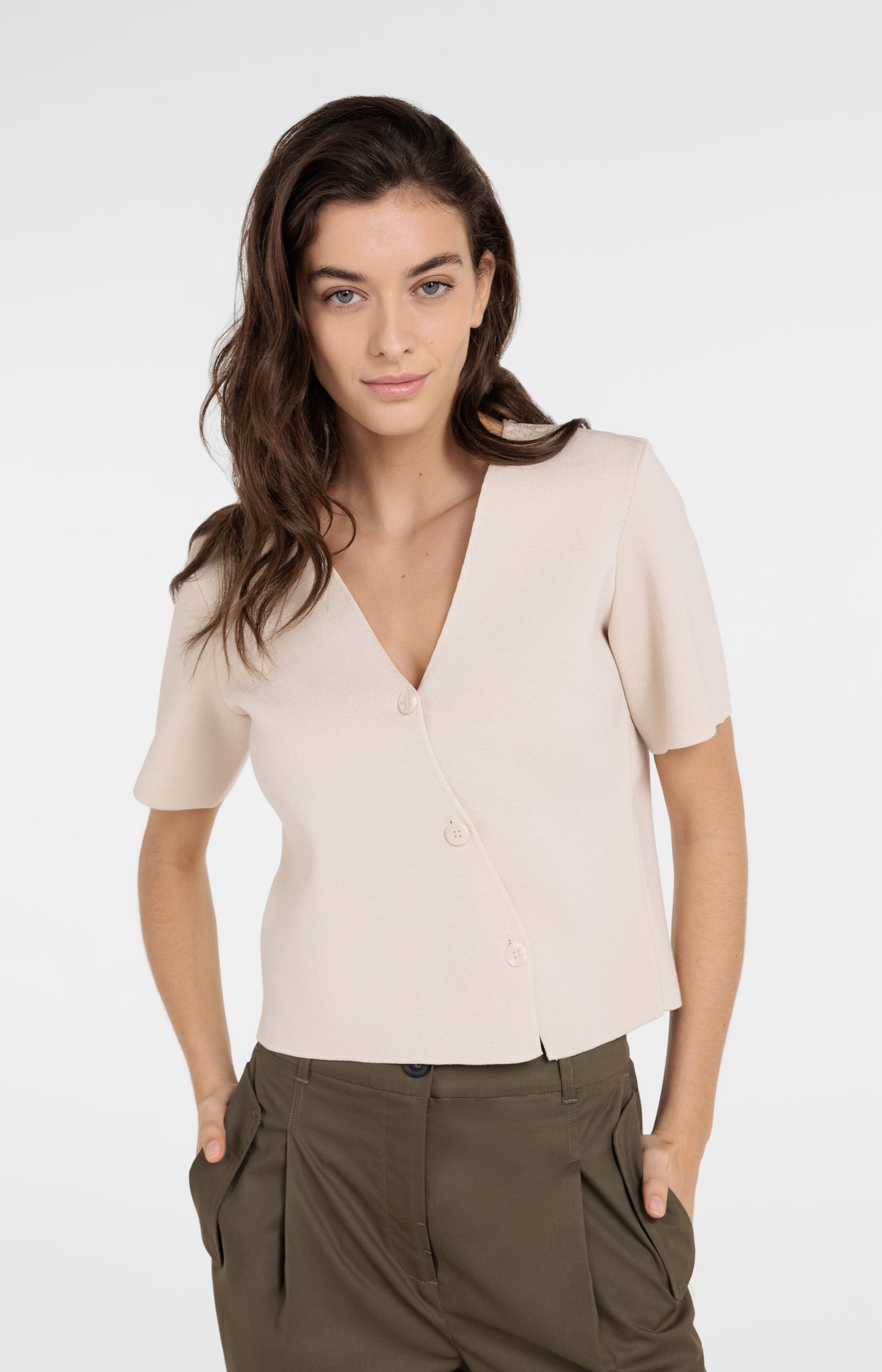 Fine knitted gilet with V-neck and slanted button closure - Type: lookbook