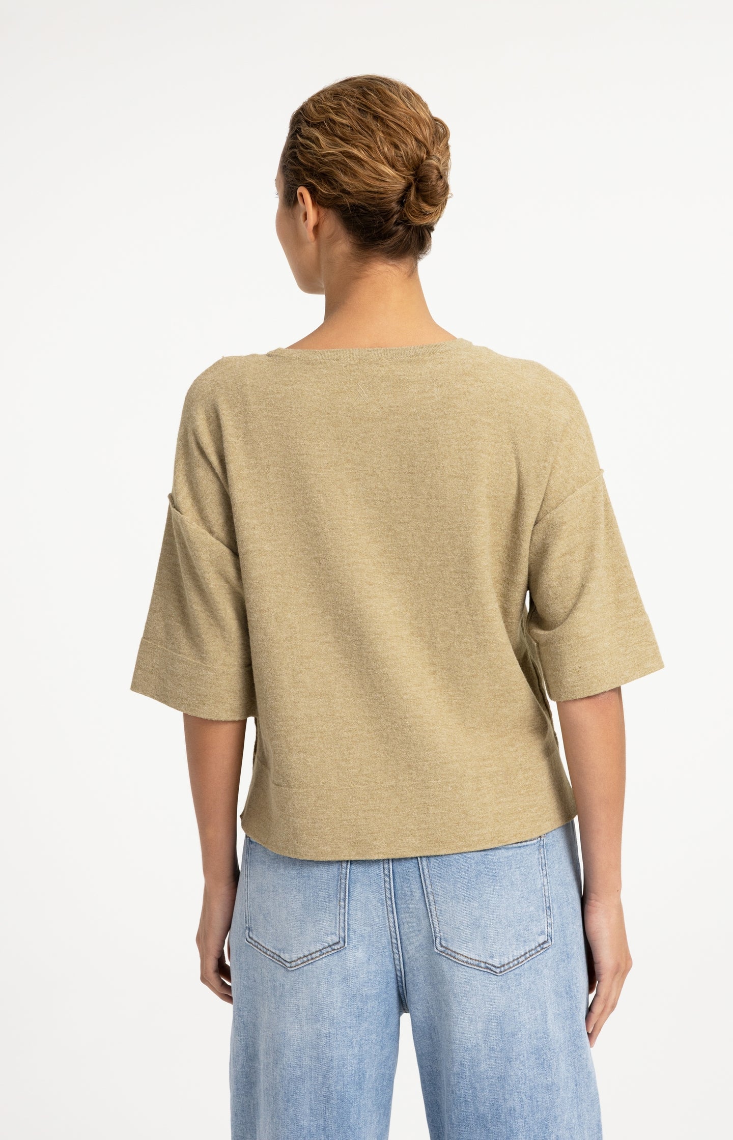 Fine knitted oversized T-shirt with half-length sleeves