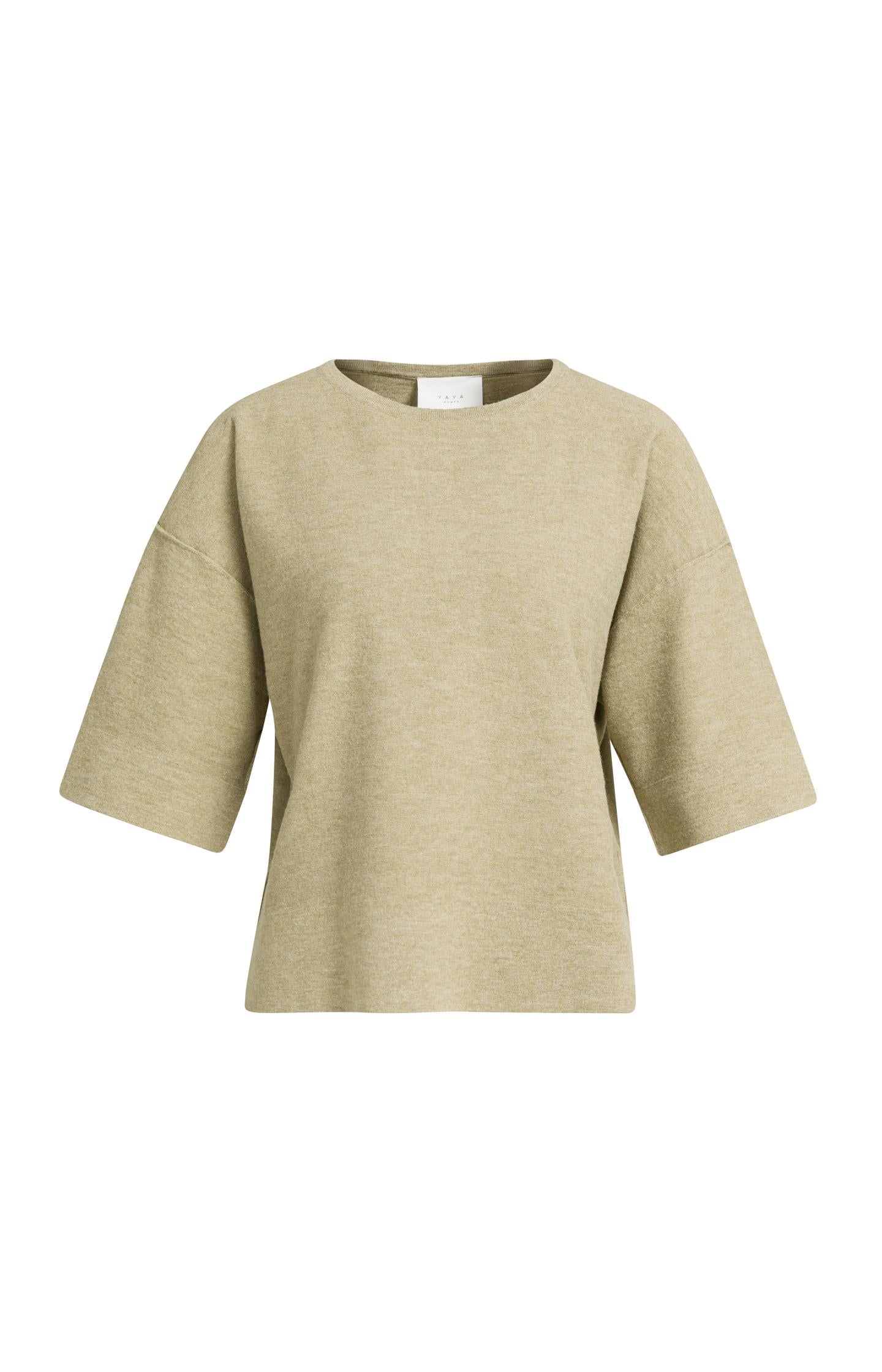 Fine knitted oversized T-shirt with half-length sleeves