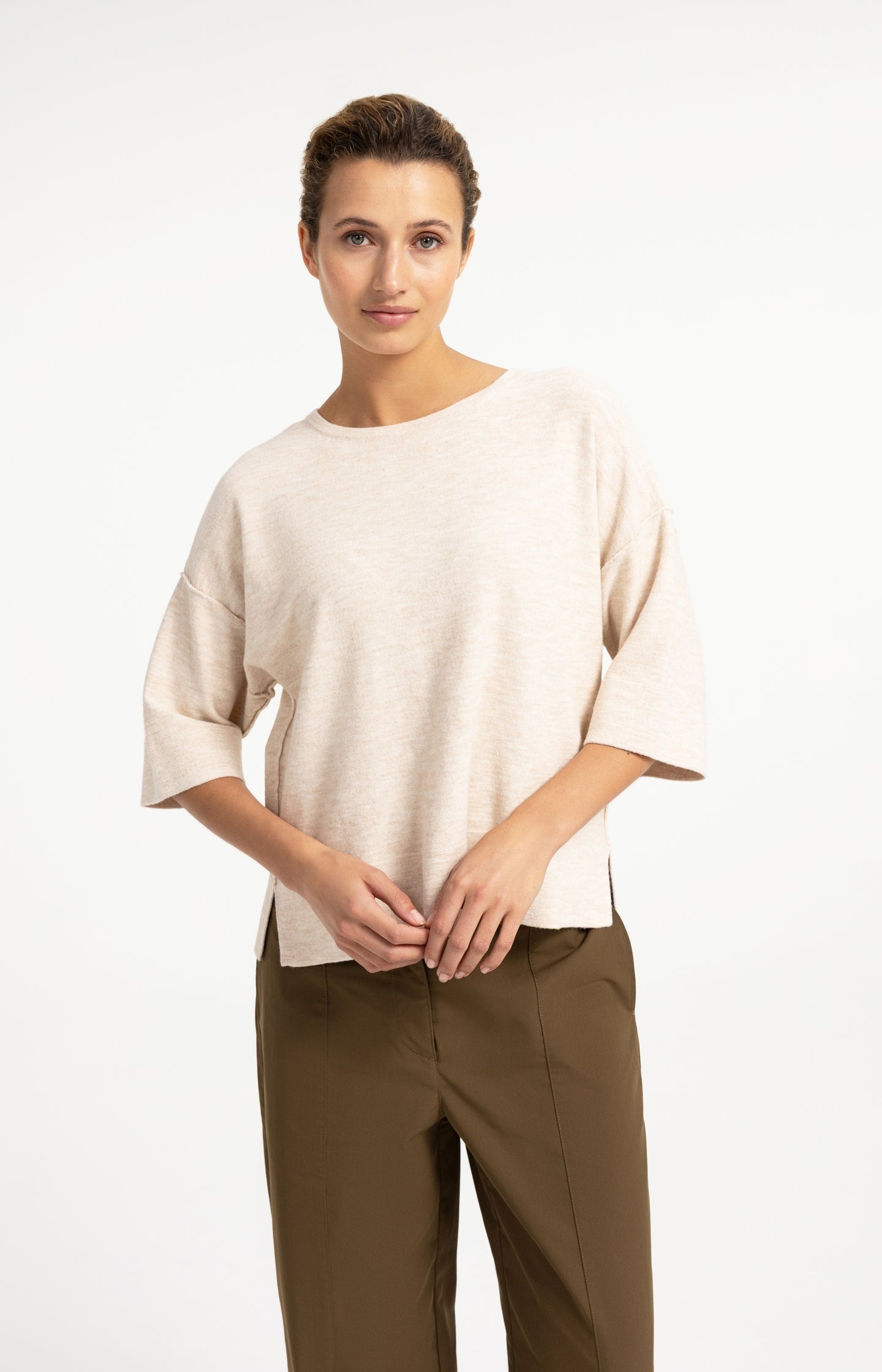 Fine knitted oversized T-shirt with half-length sleeves