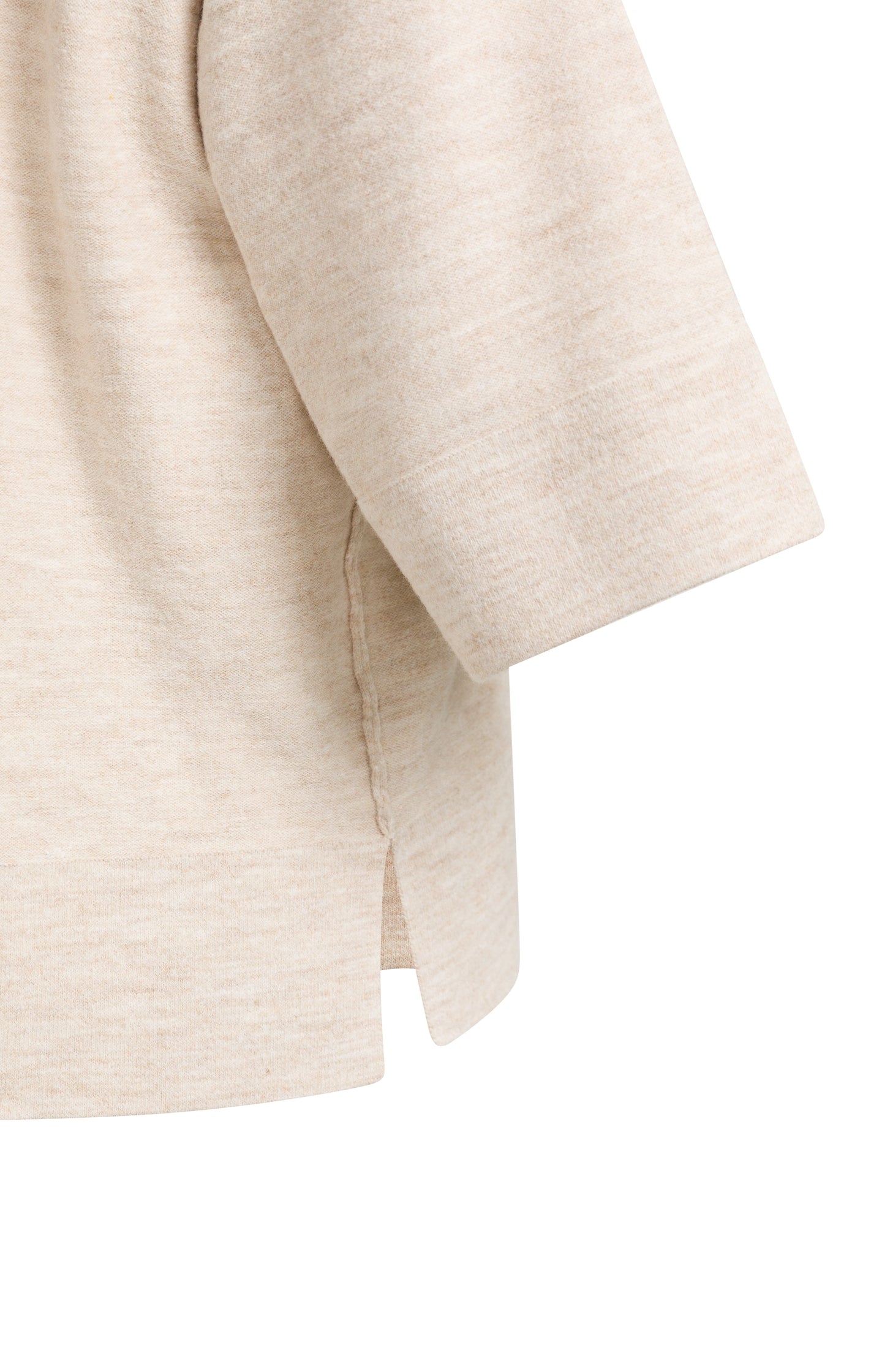 Fine knitted oversized T-shirt with half-length sleeves