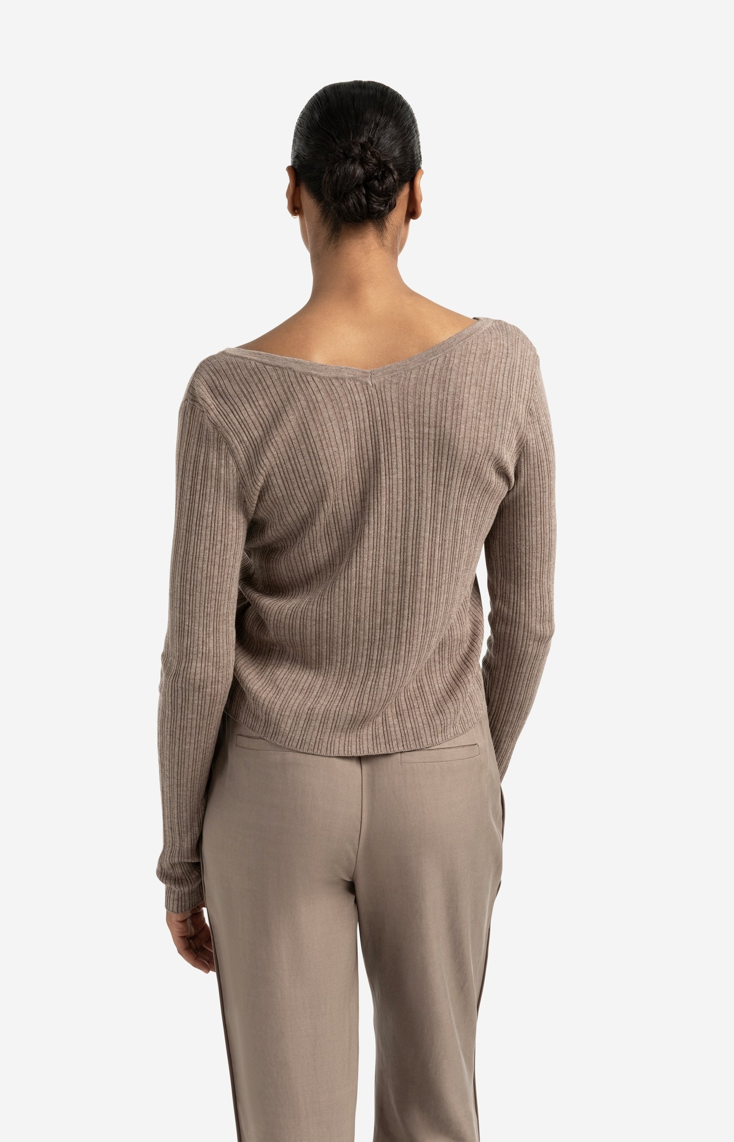 Fine rib knitted cardigan with V-neck and long sleeves
