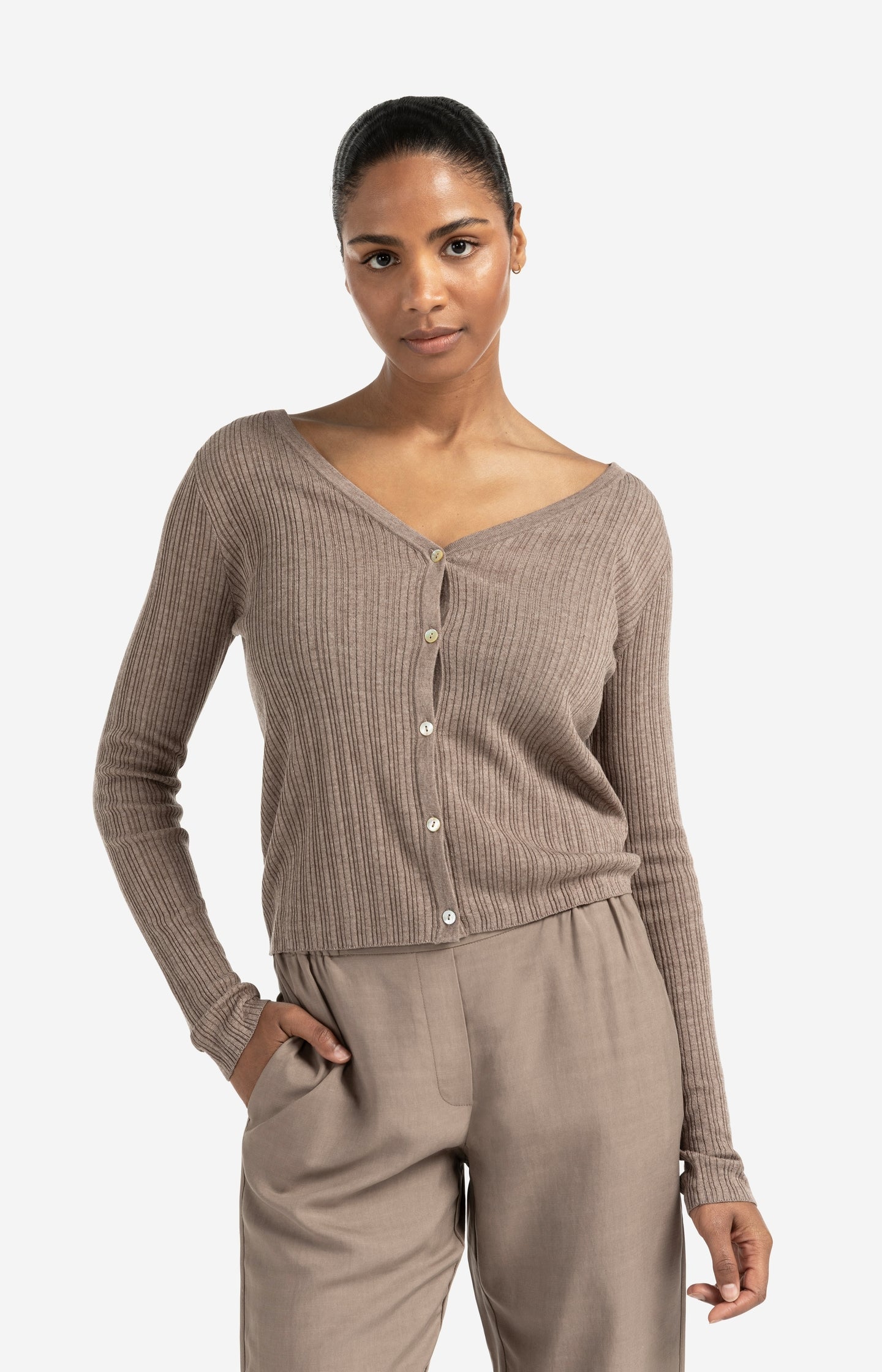 Fine rib knitted cardigan with V-neck and long sleeves