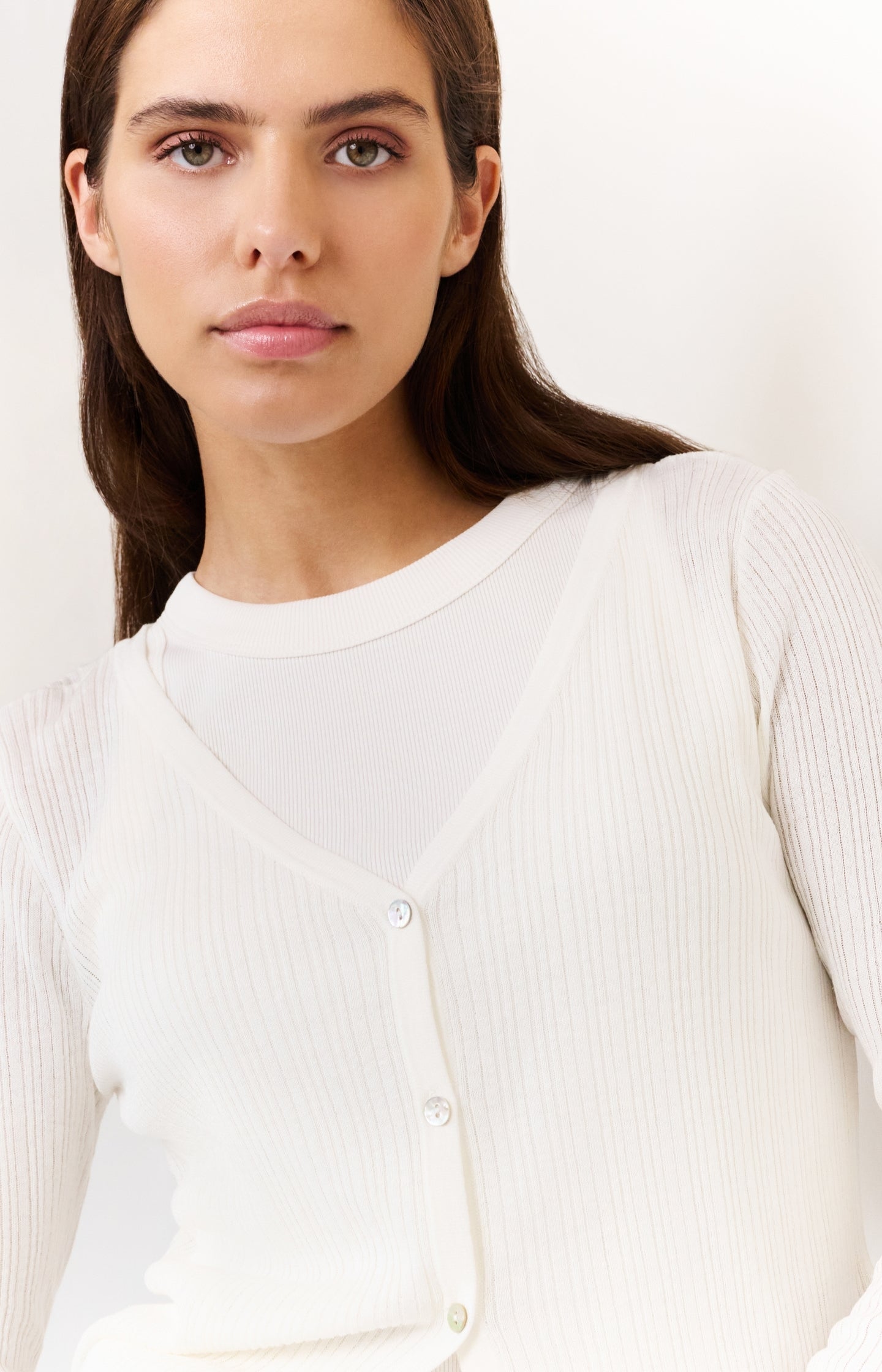 Fine rib knitted cardigan with V-neck and long sleeves