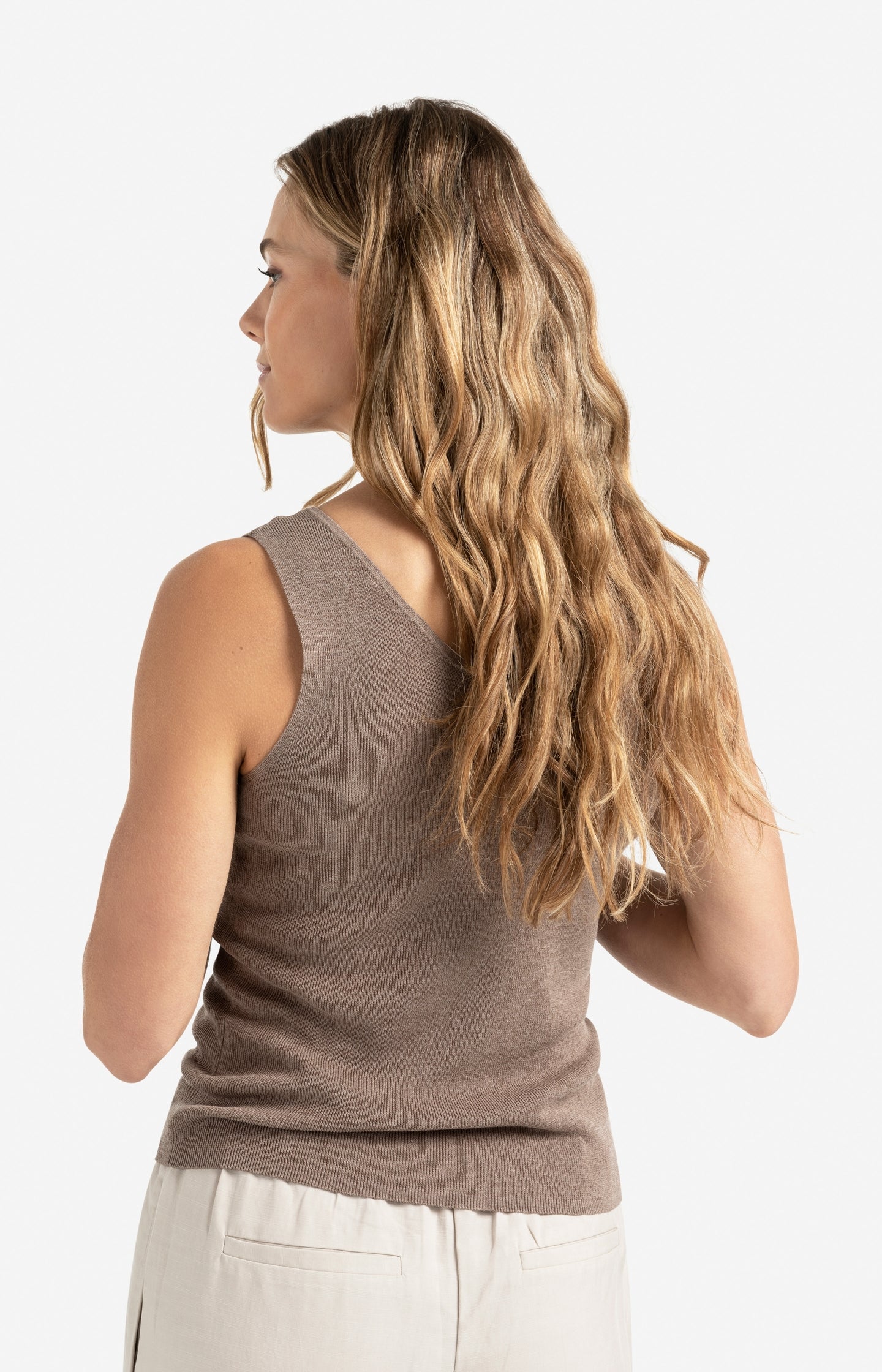Fine rib knitted tank top with V-neckline - Type: lookbook