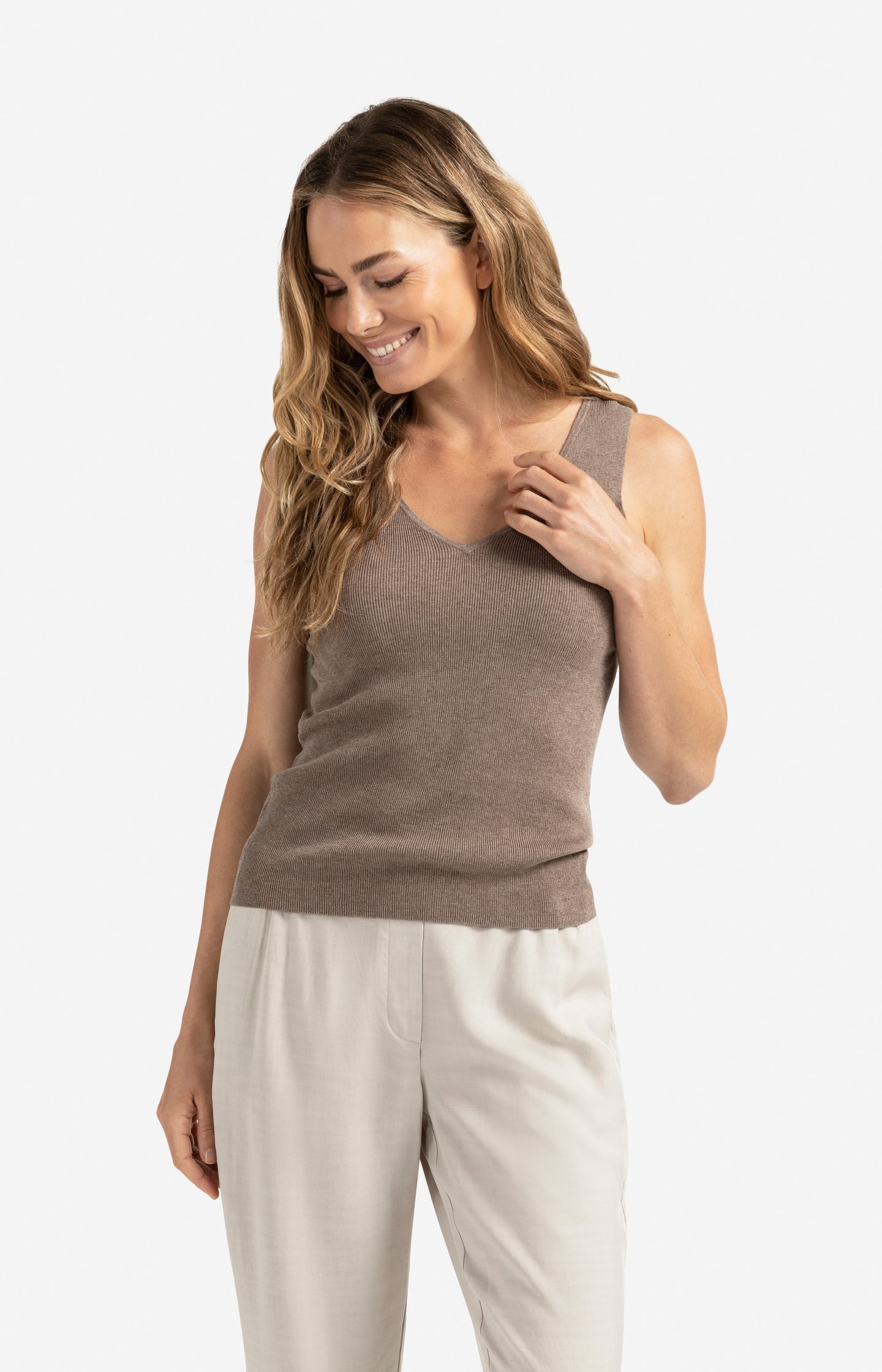 Fine rib knitted tank top with V-neckline