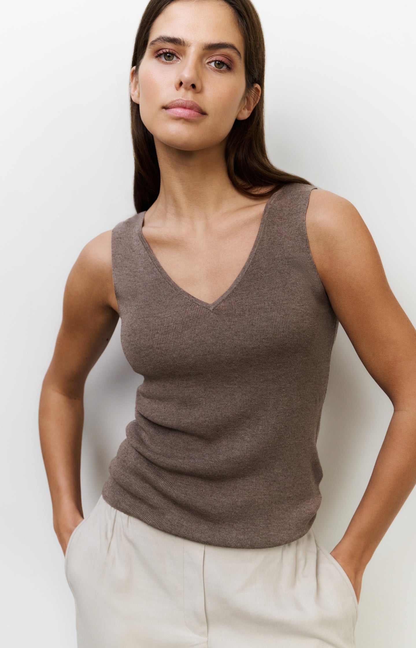 Fine rib knitted tank top with V-neckline