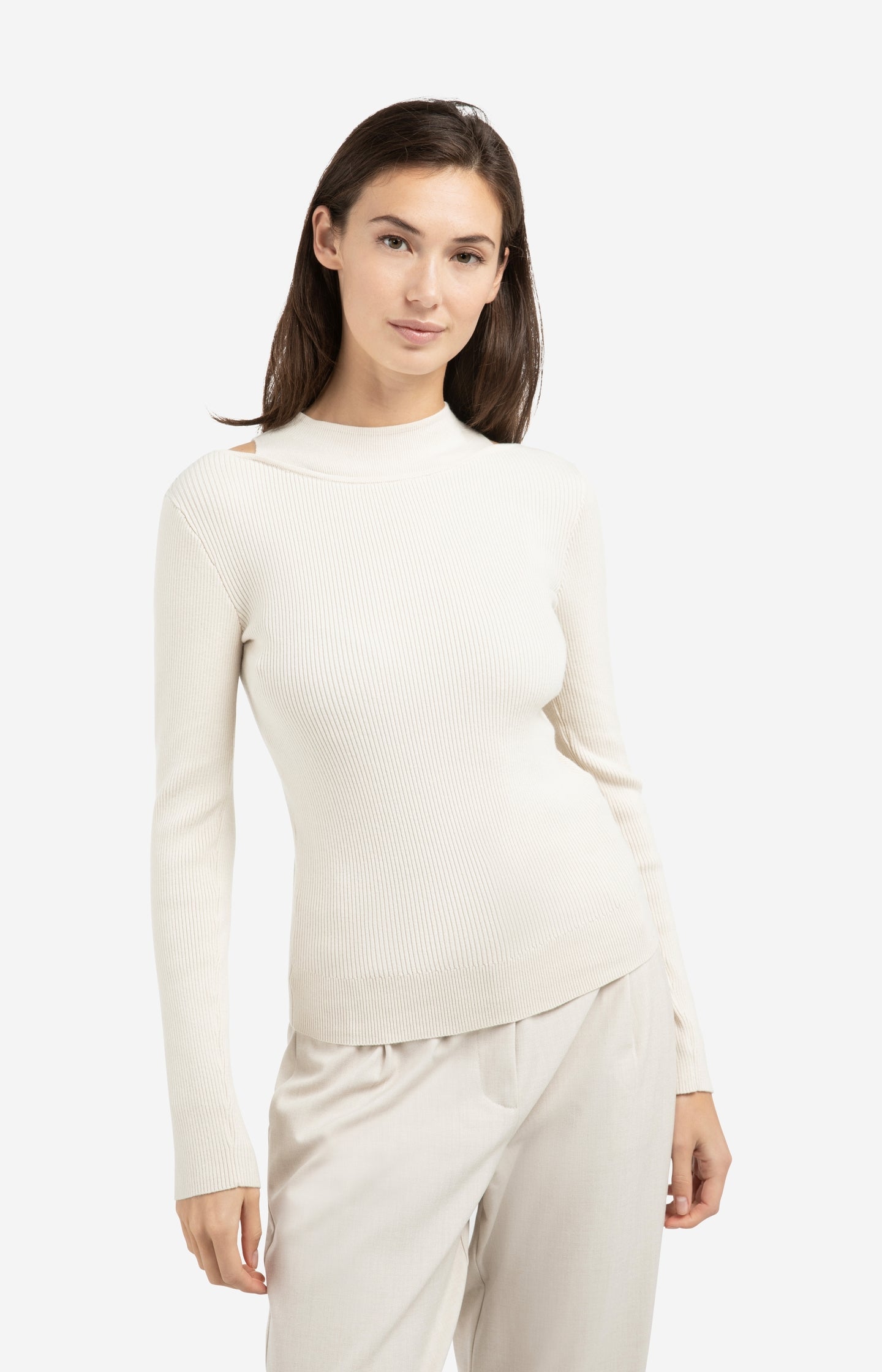 Fine ribbed sweater with layered neckline and fitted fit
